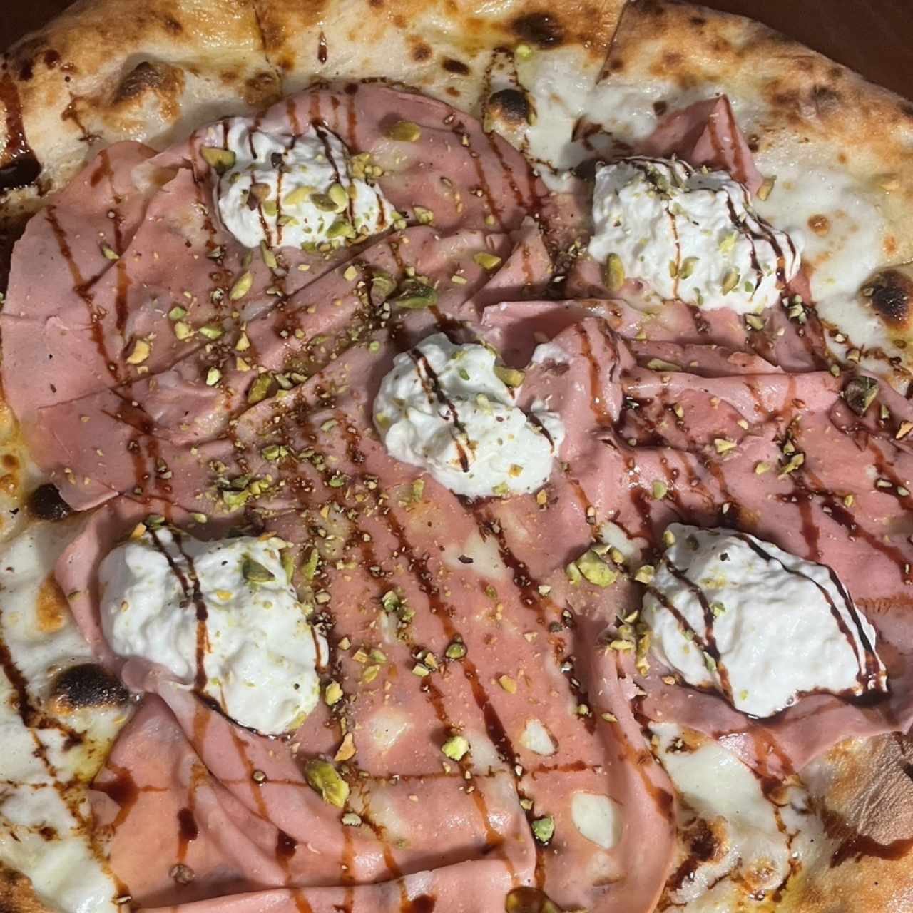 Pizza Mortadella y Pistaccio.