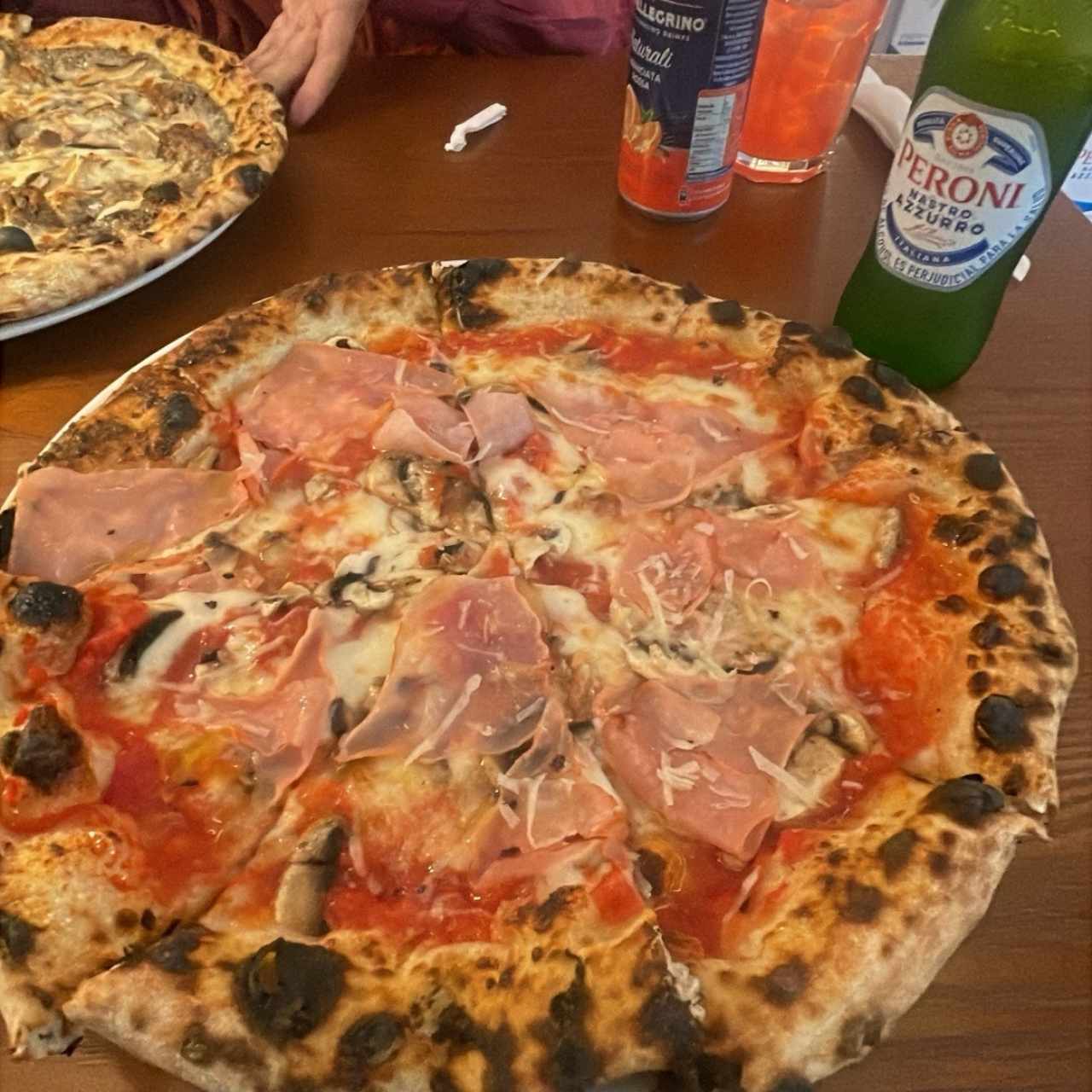 Pizza prosciutto e funghi 