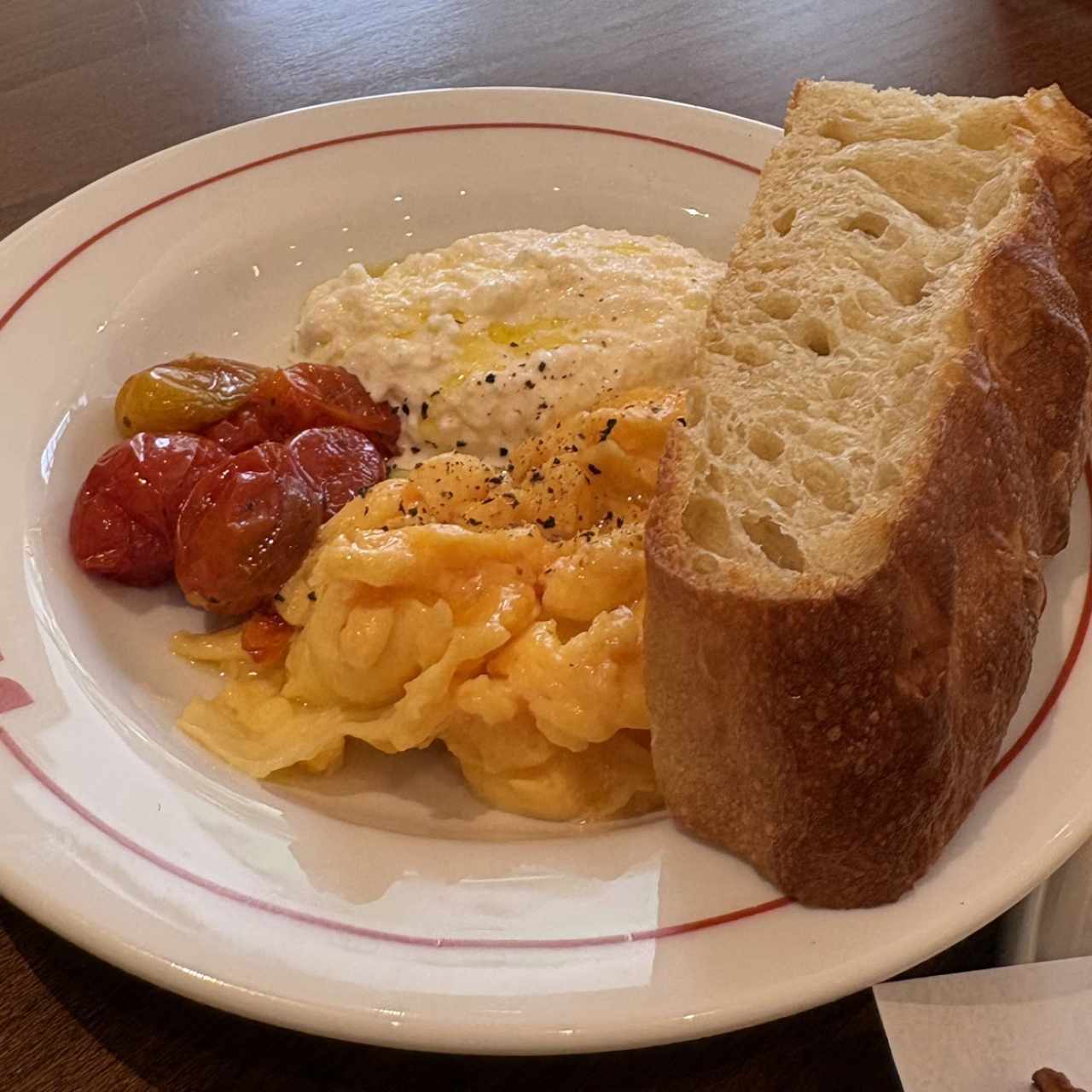 Huevos stracciatella