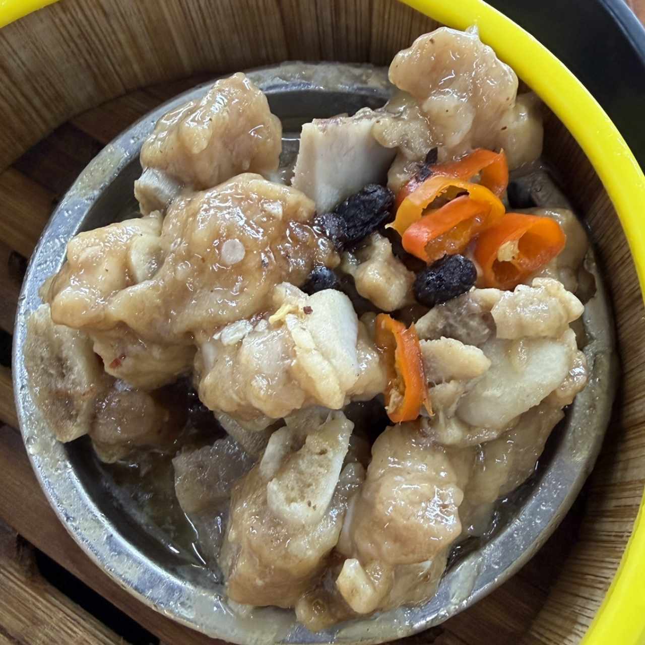 Costillitas en salsa de frijol negro 