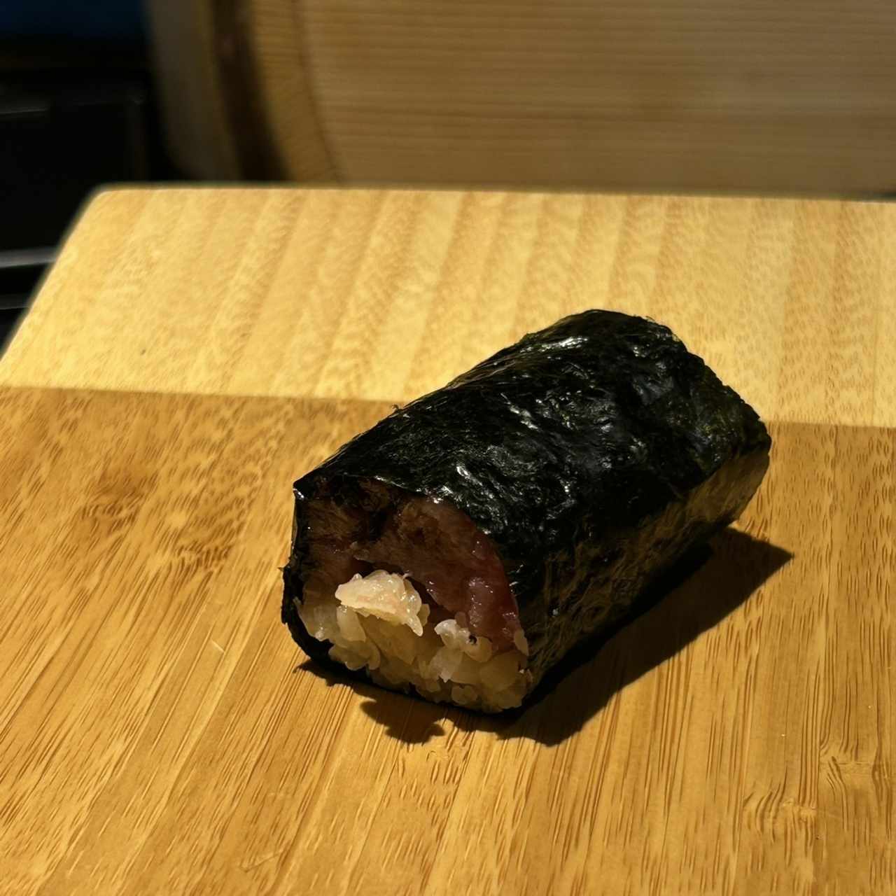 Tuna & meat handroll
