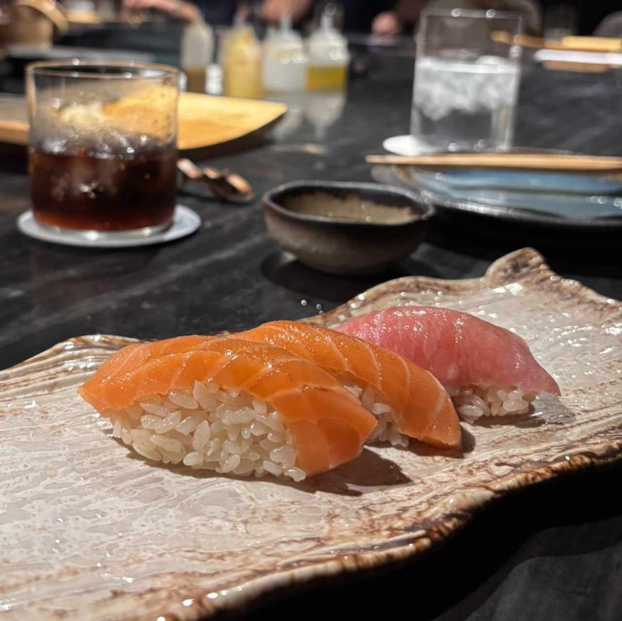 Nigiris de salmon y oh toro