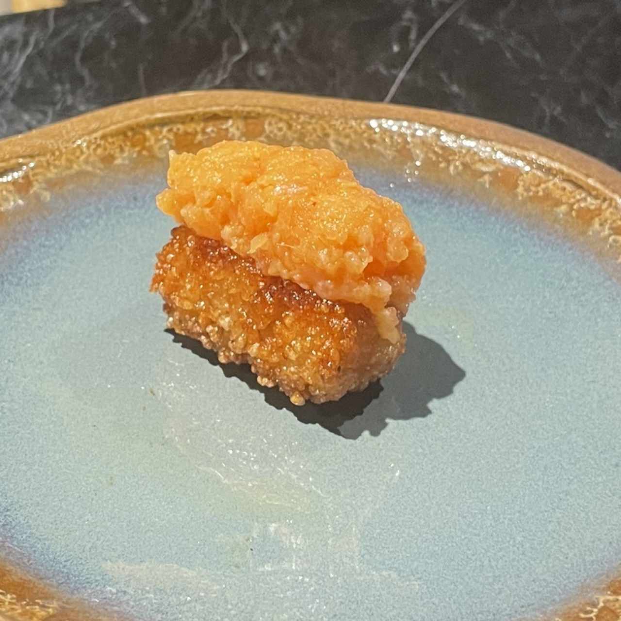 Crispy rice de salmon 