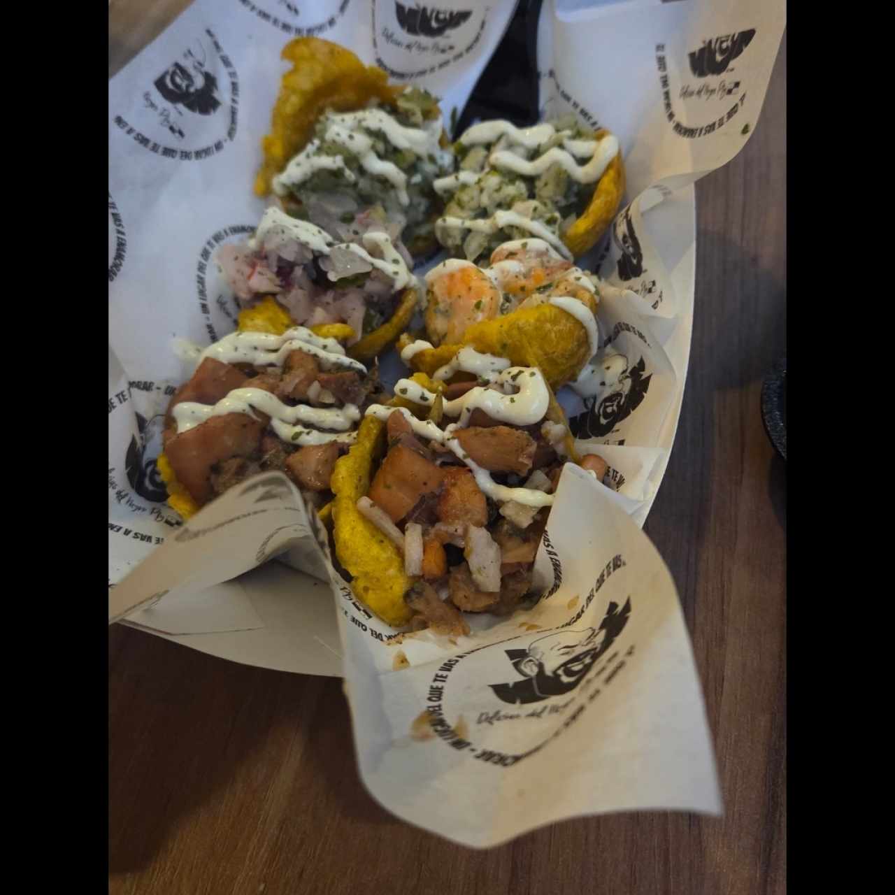 canasta de plátanos mixtos