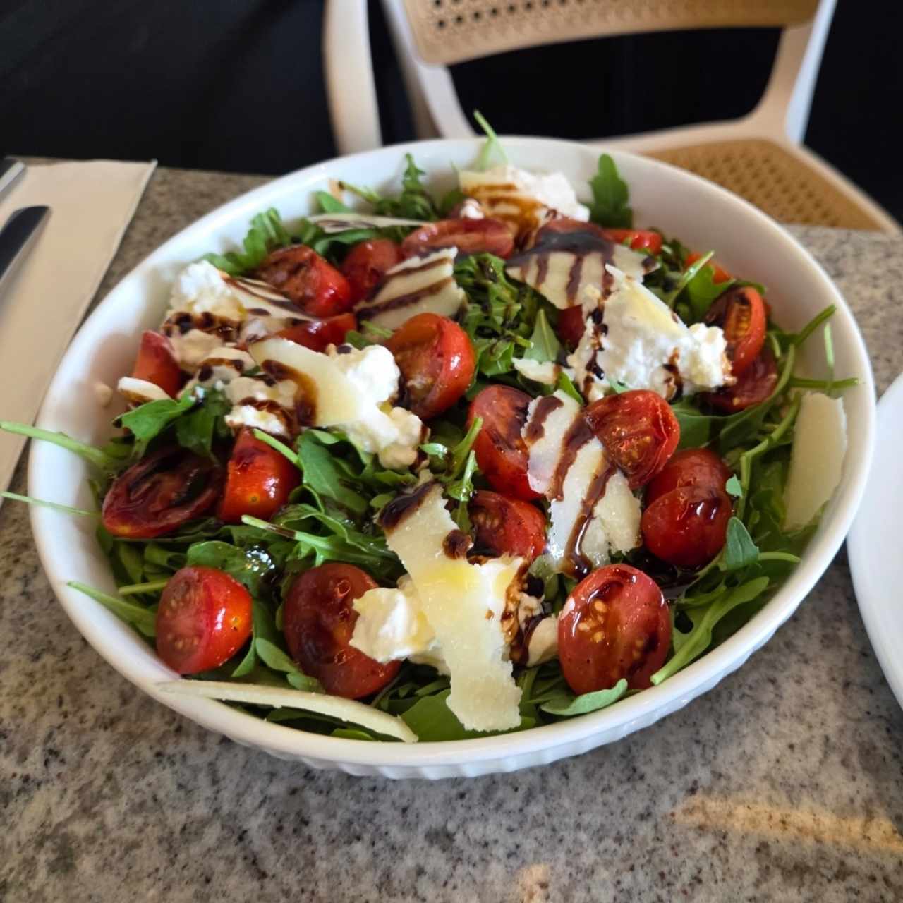 ensalada con balsámico, parmesano. 