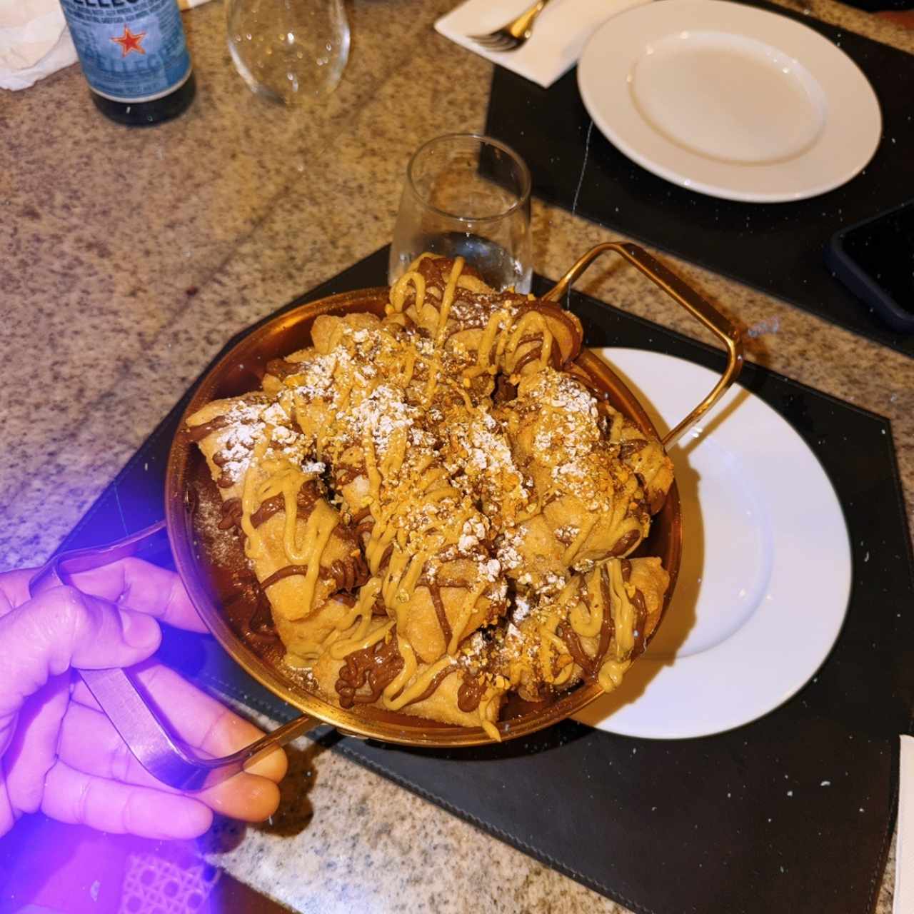 Masa crocante frita con pistacho y nutella