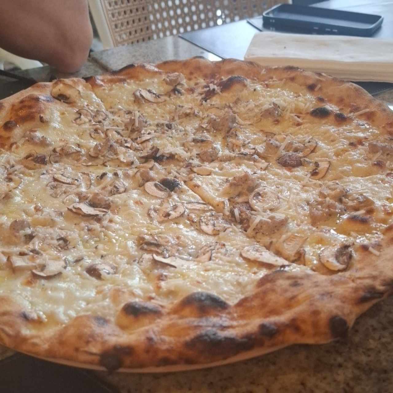 pizza fungi e salsicia