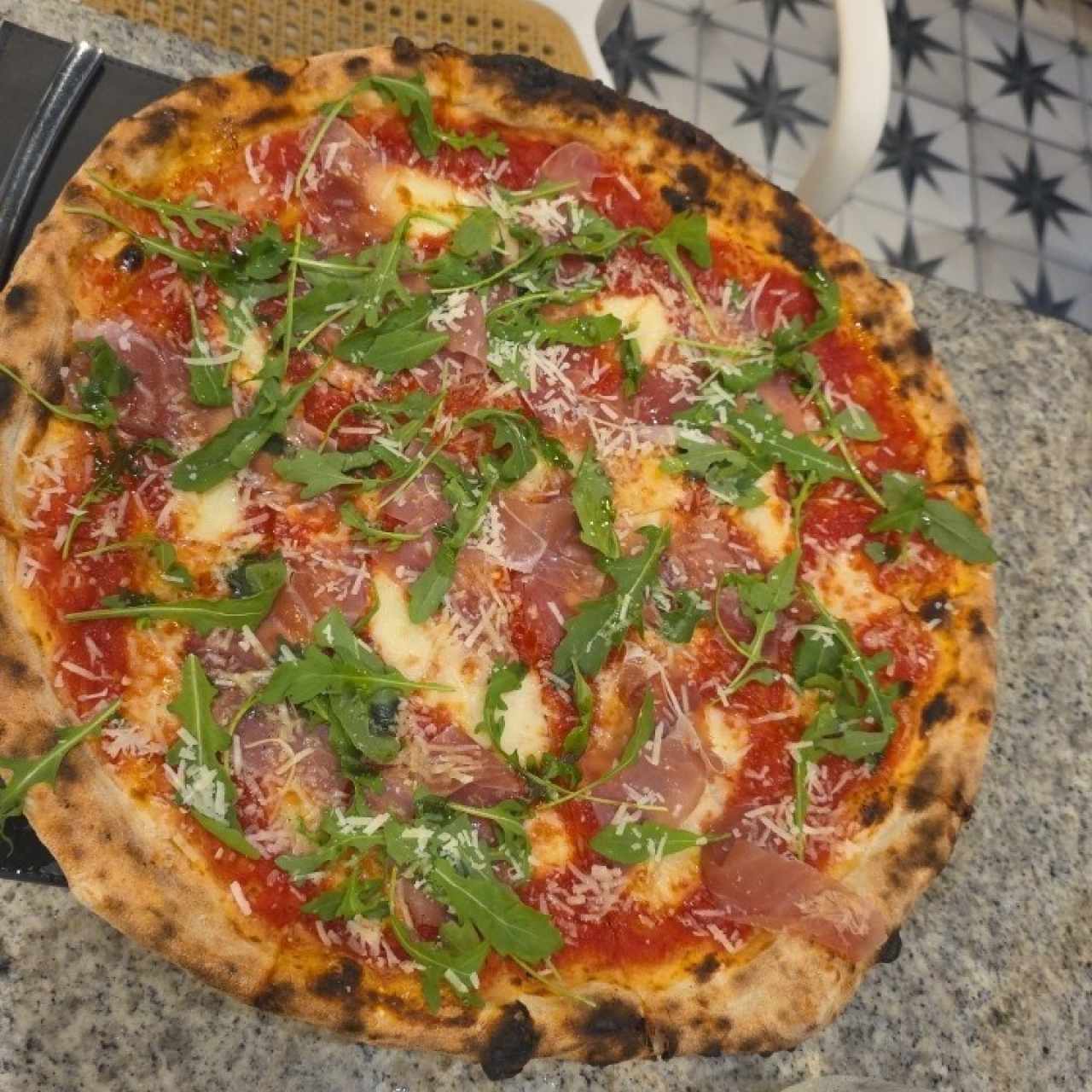 Prosciutto y rucula