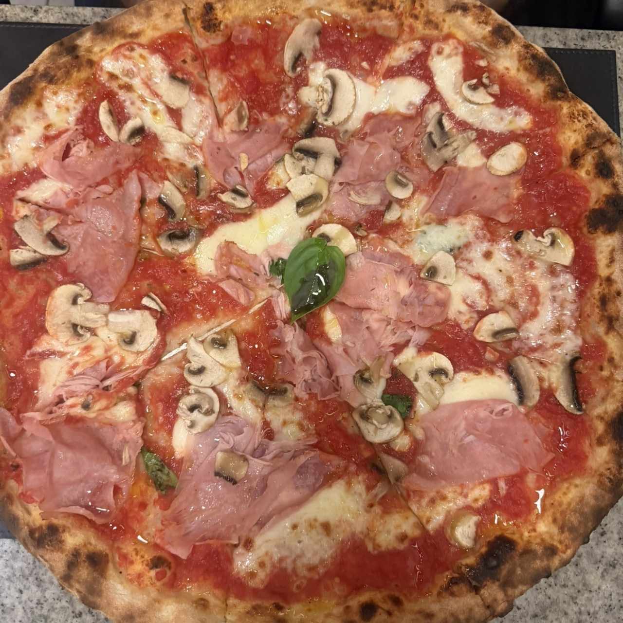 Pizza funghi e cotto