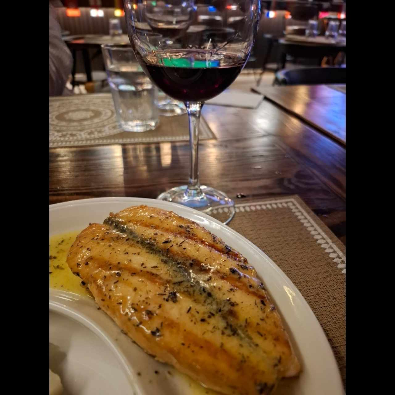 Salmón a las finas hierbas