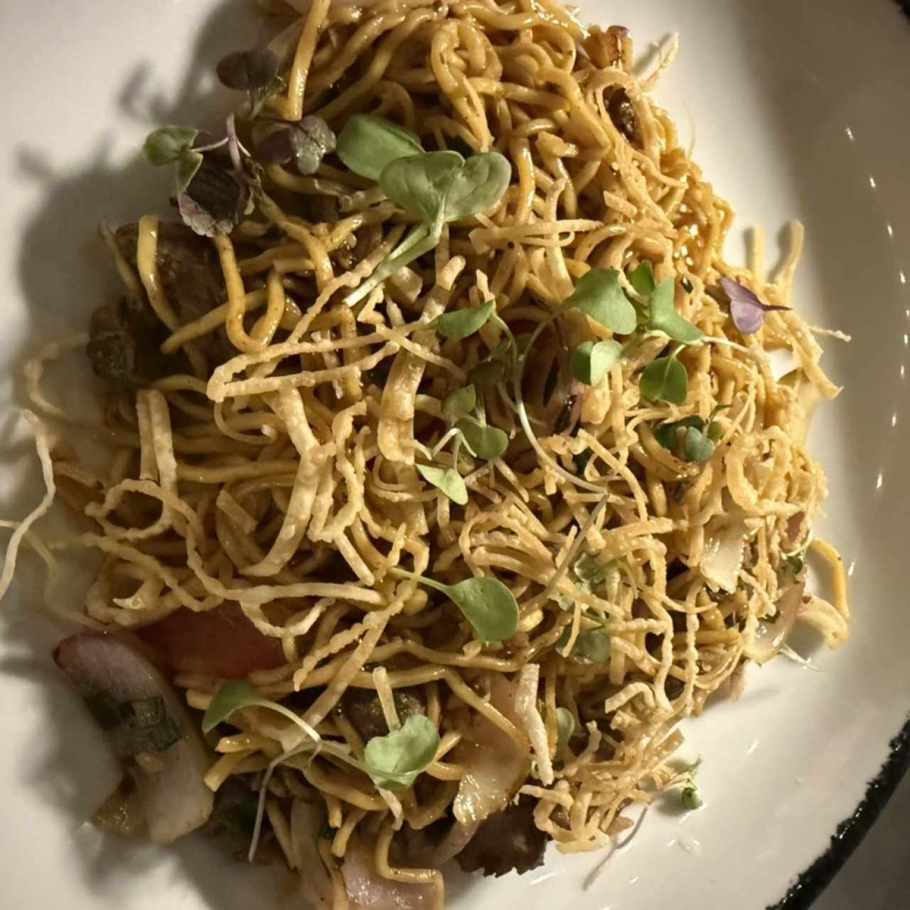 CHOW MEIN DE LOMO SALTADO
