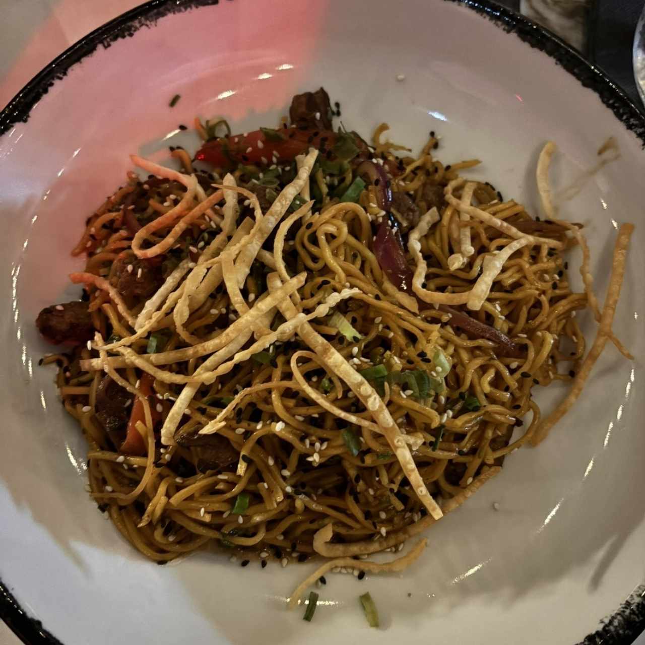 CHOW MEIN DE LOMO SALTADO