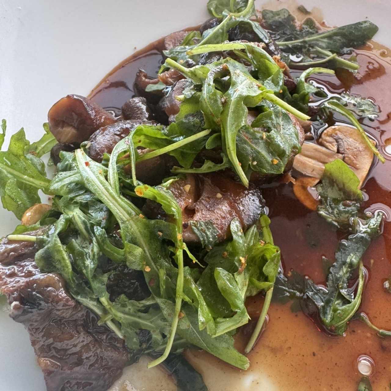 SHORT RIB CON SHIITAKE Y TRUFA