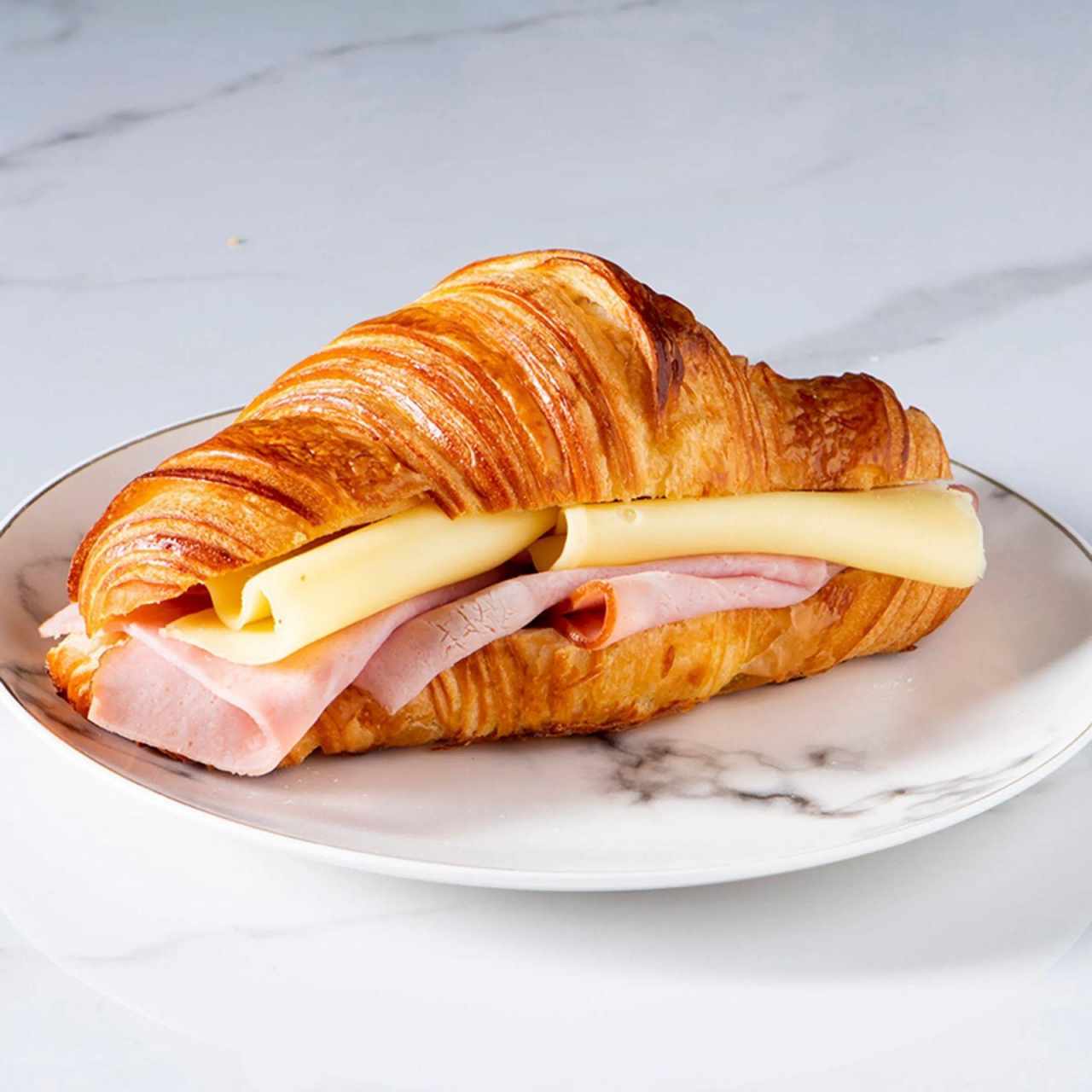 Croissant de Jamón con Queso