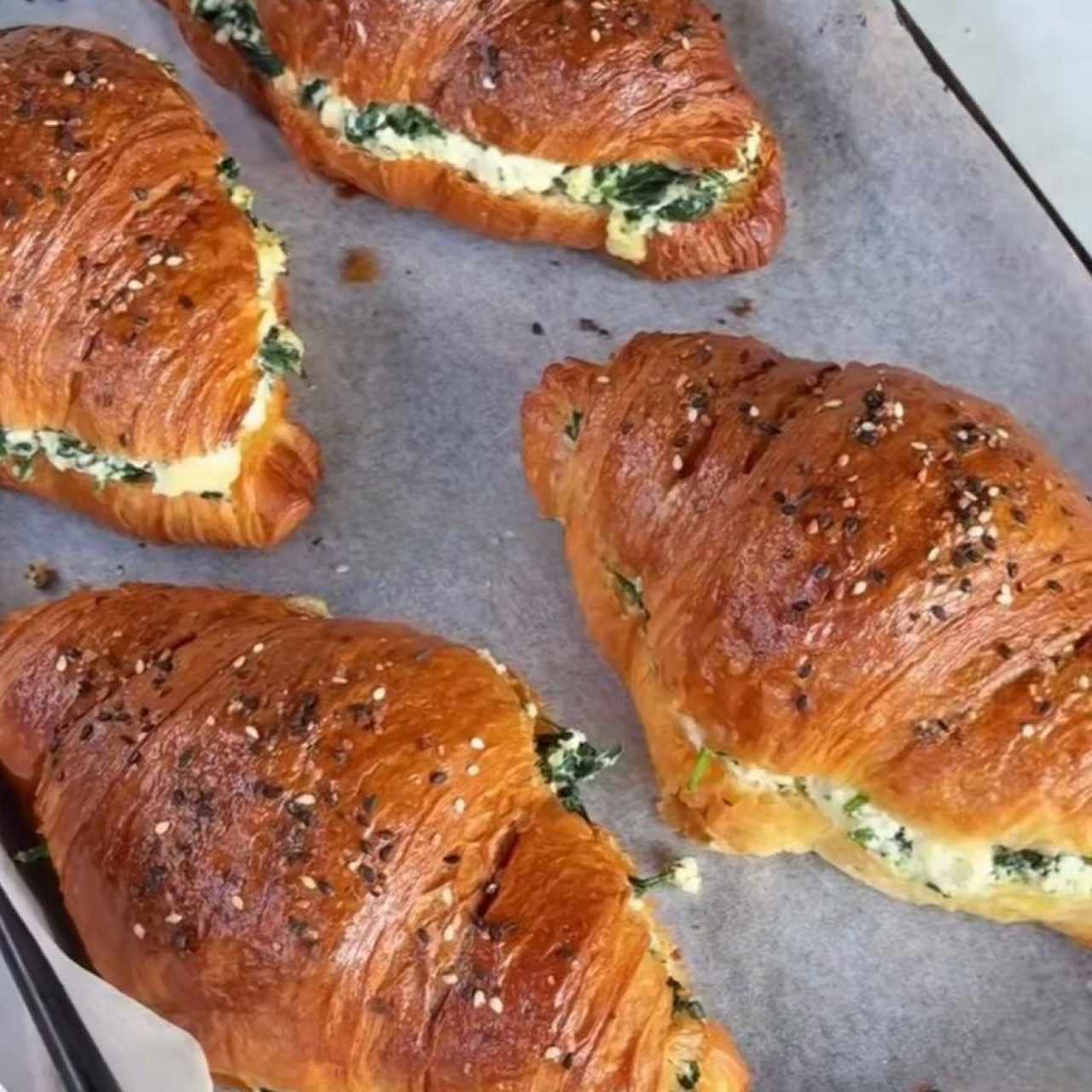 Croissant de Espinaca con Queso