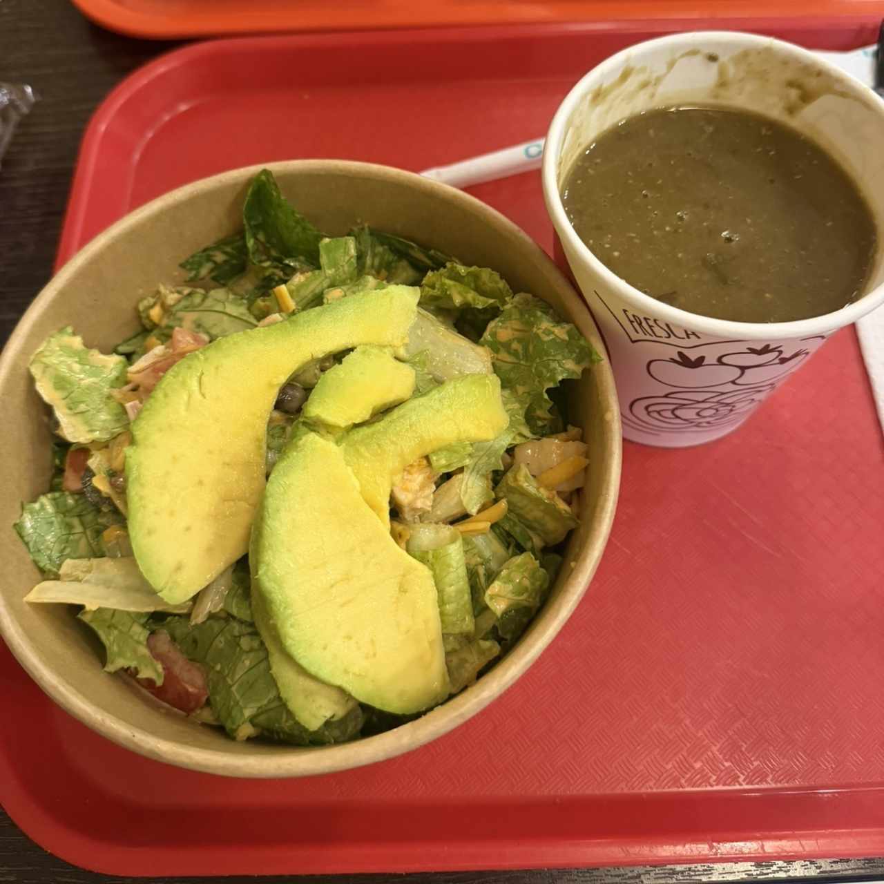 Sopa de lentejas y ensalada