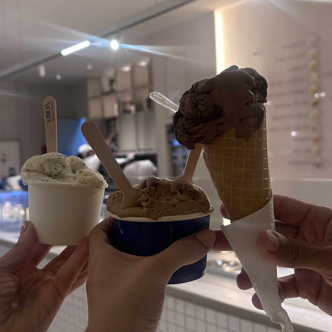 Helado ee strachiatella, ferrero, chocolate y pistacho 