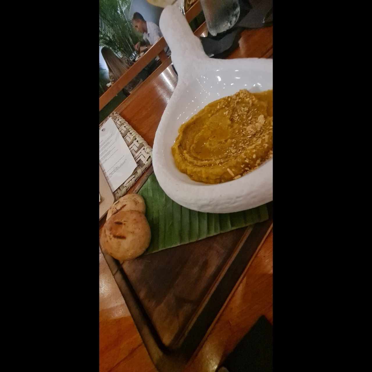 hummus con zapallo y Johnny cakes