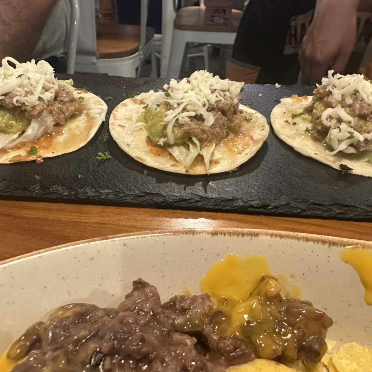 ENTRADAS - TACOS DE BIRRIA