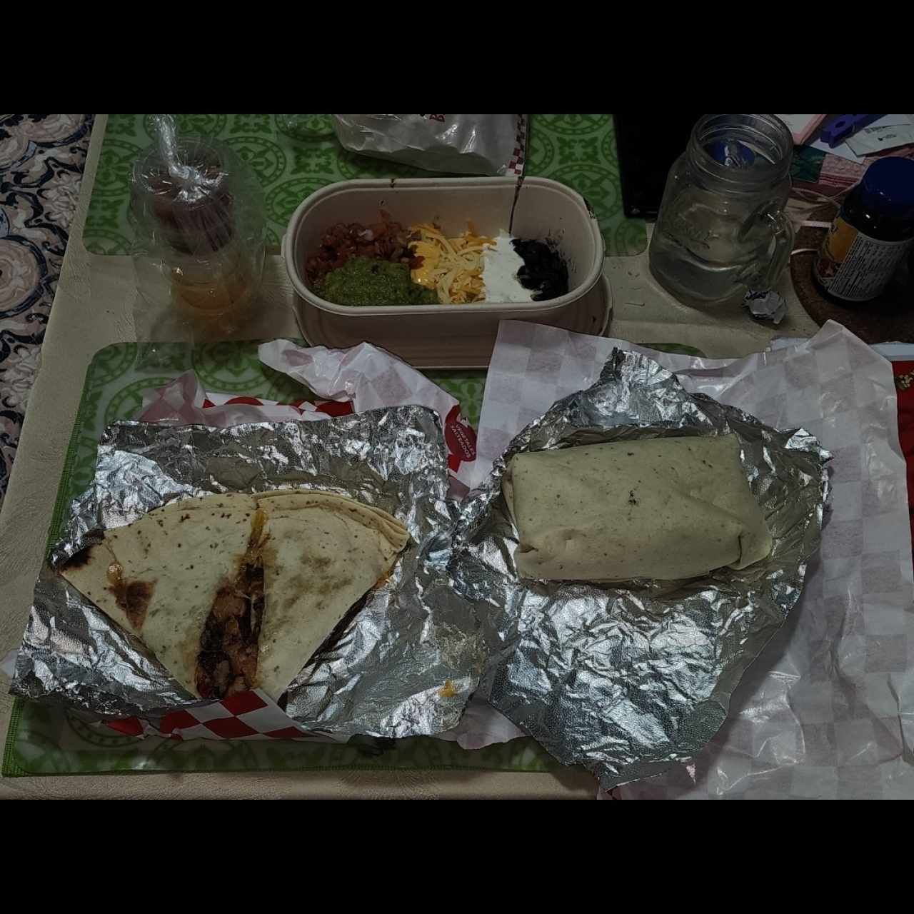 nachos quesadillas y burrito