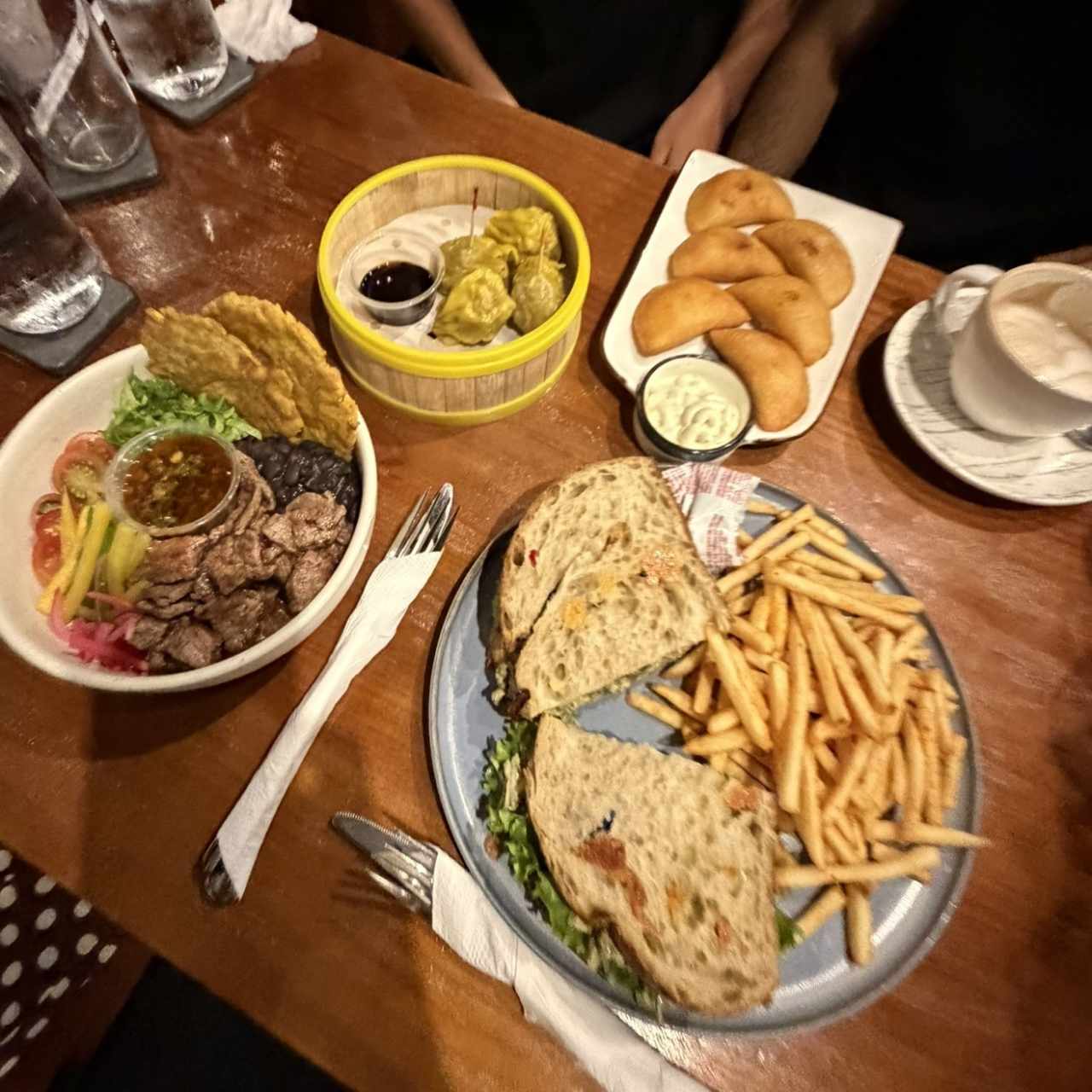 sándwich de pollo y pesto 