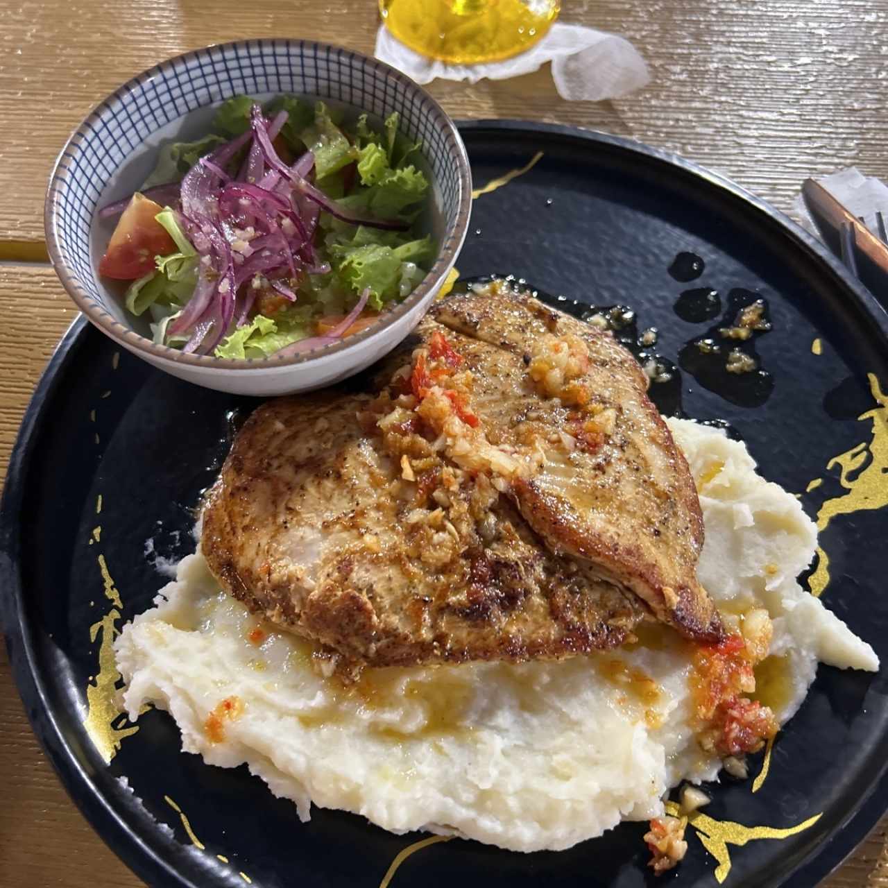 Pollo al ajillo 