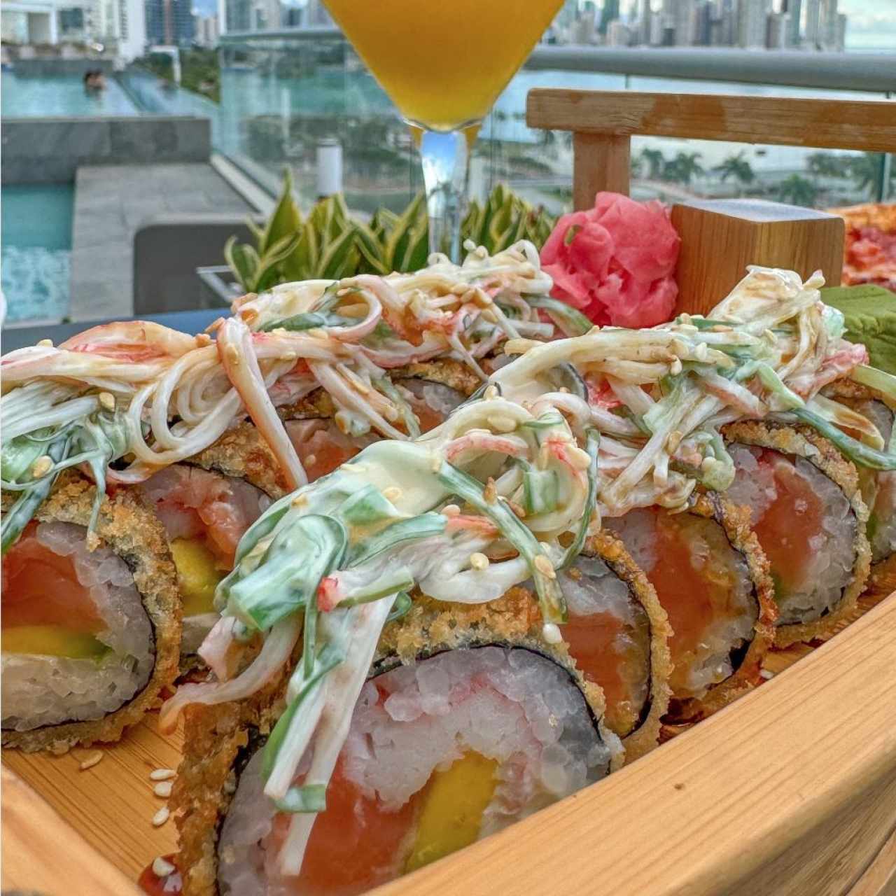 TAKAO ROLL (TEMPURA)