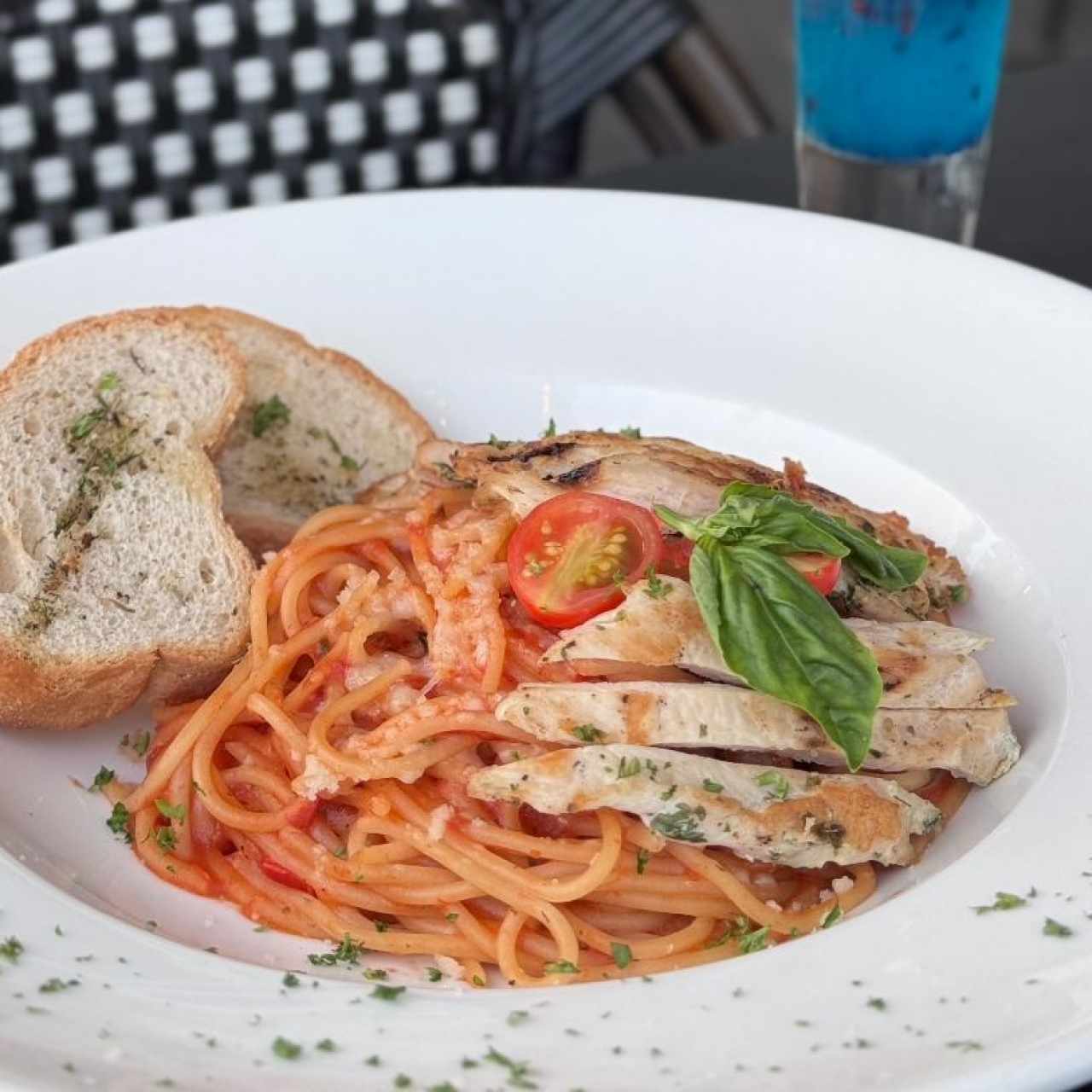 Spaghetti al Pomodoro y Albahaca