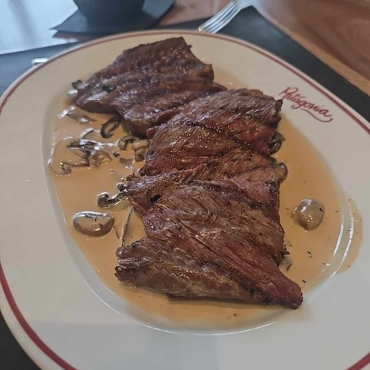 filete salsa de hongos