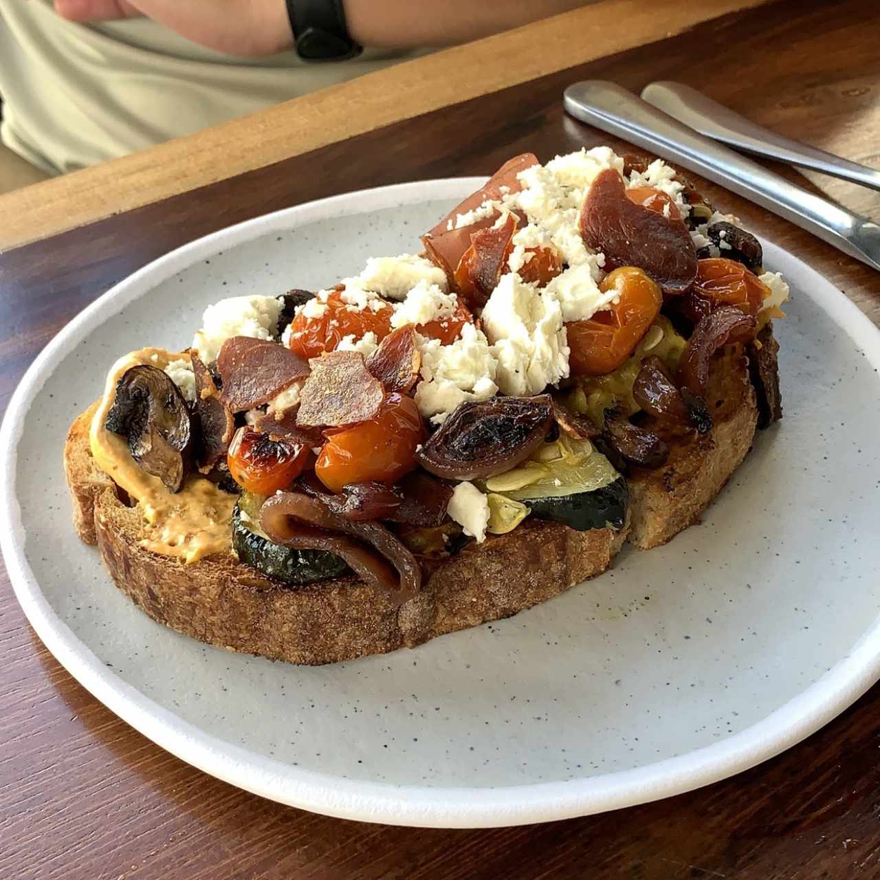 Tostada de hongos.  Muy pero muy buena