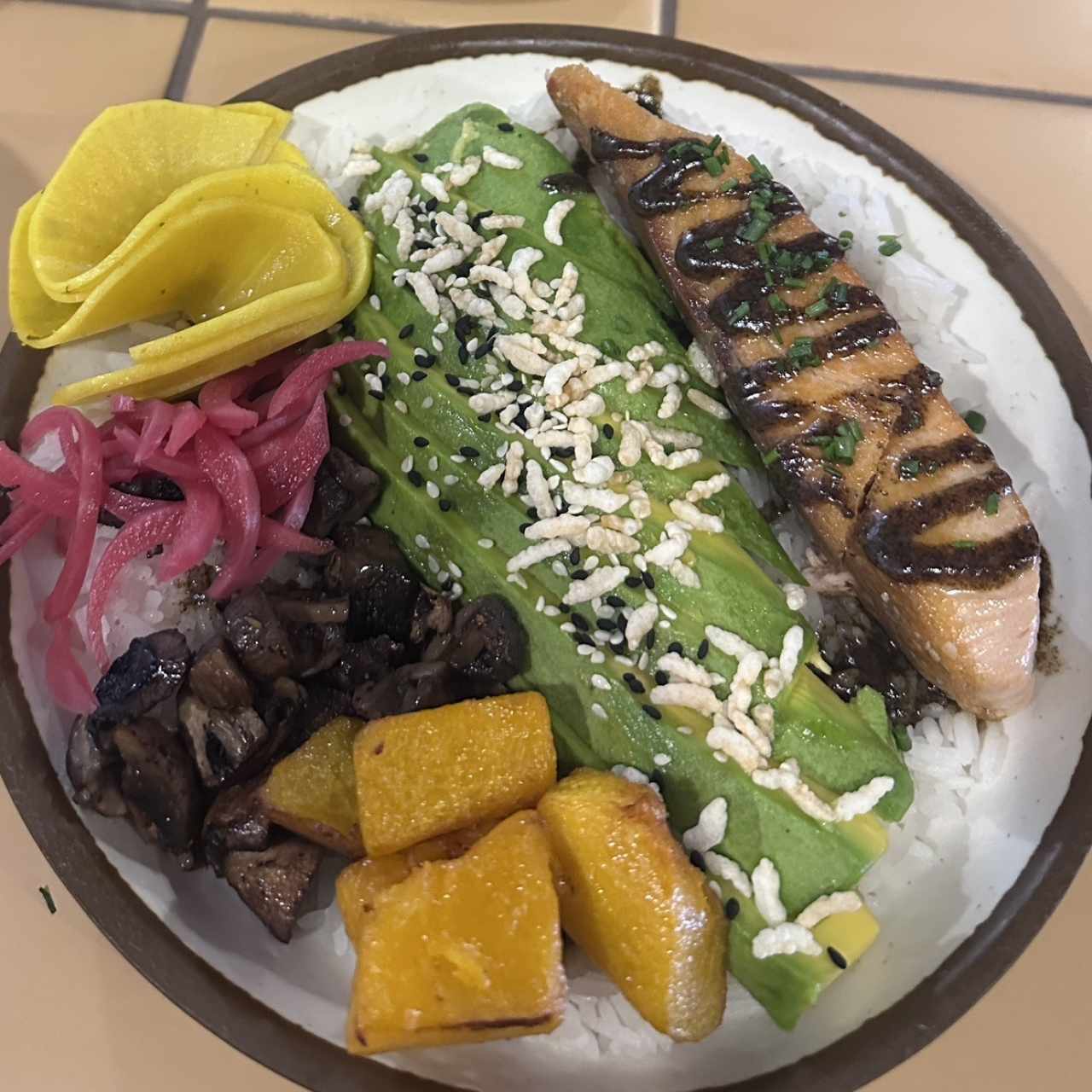 Salmon bowl 