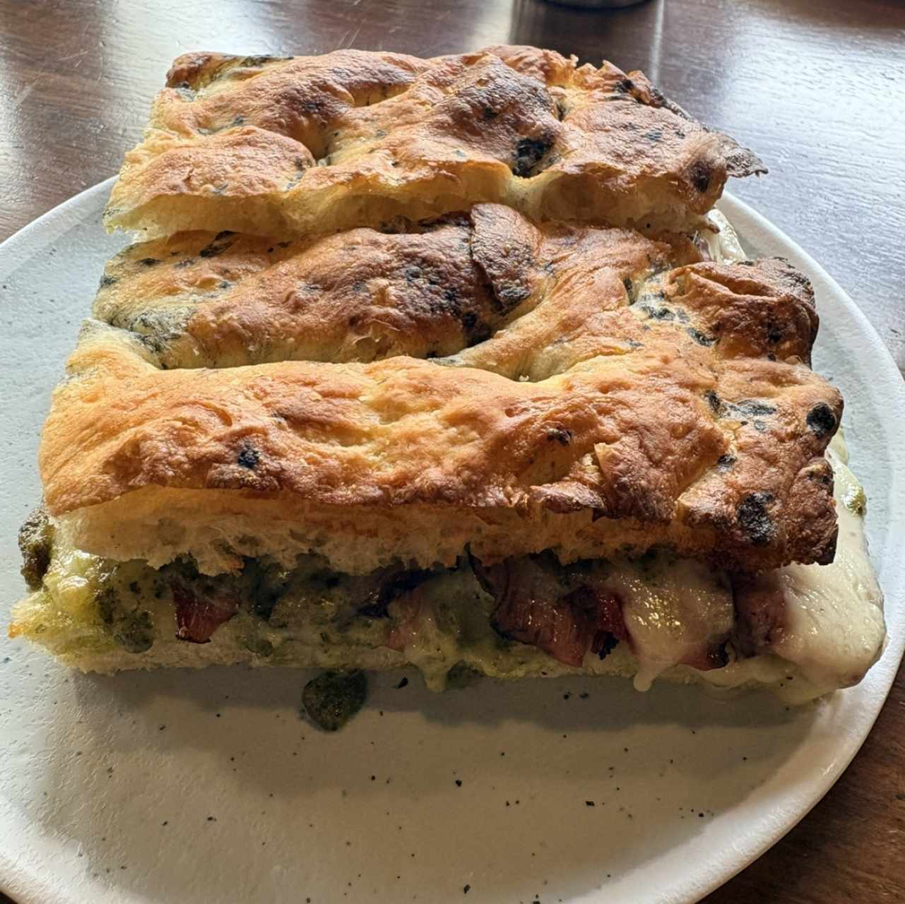 Sandwich de pastrami en focaccia