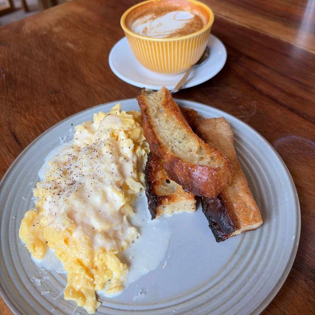 Huevos caccio pepe