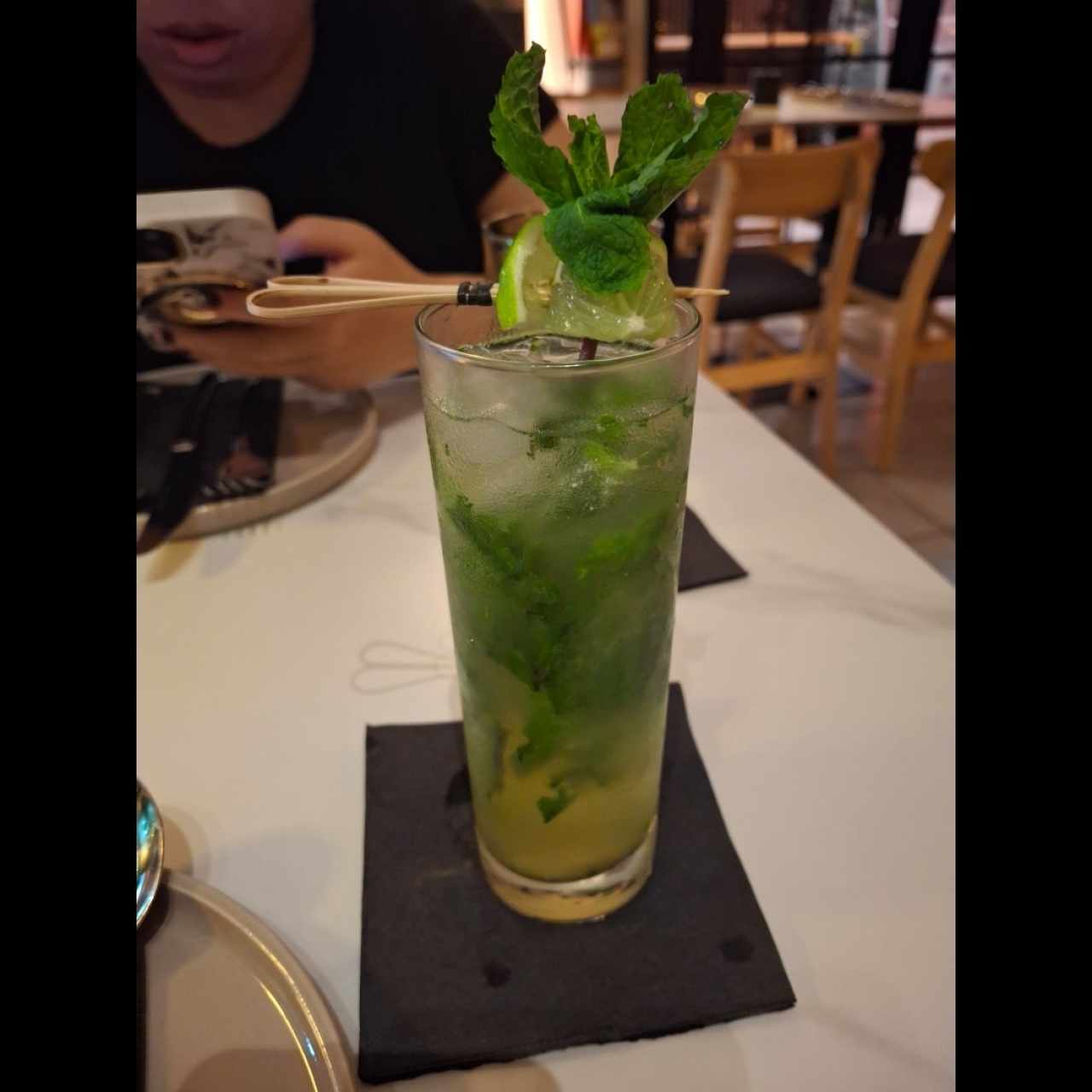 limonada con hierba buena