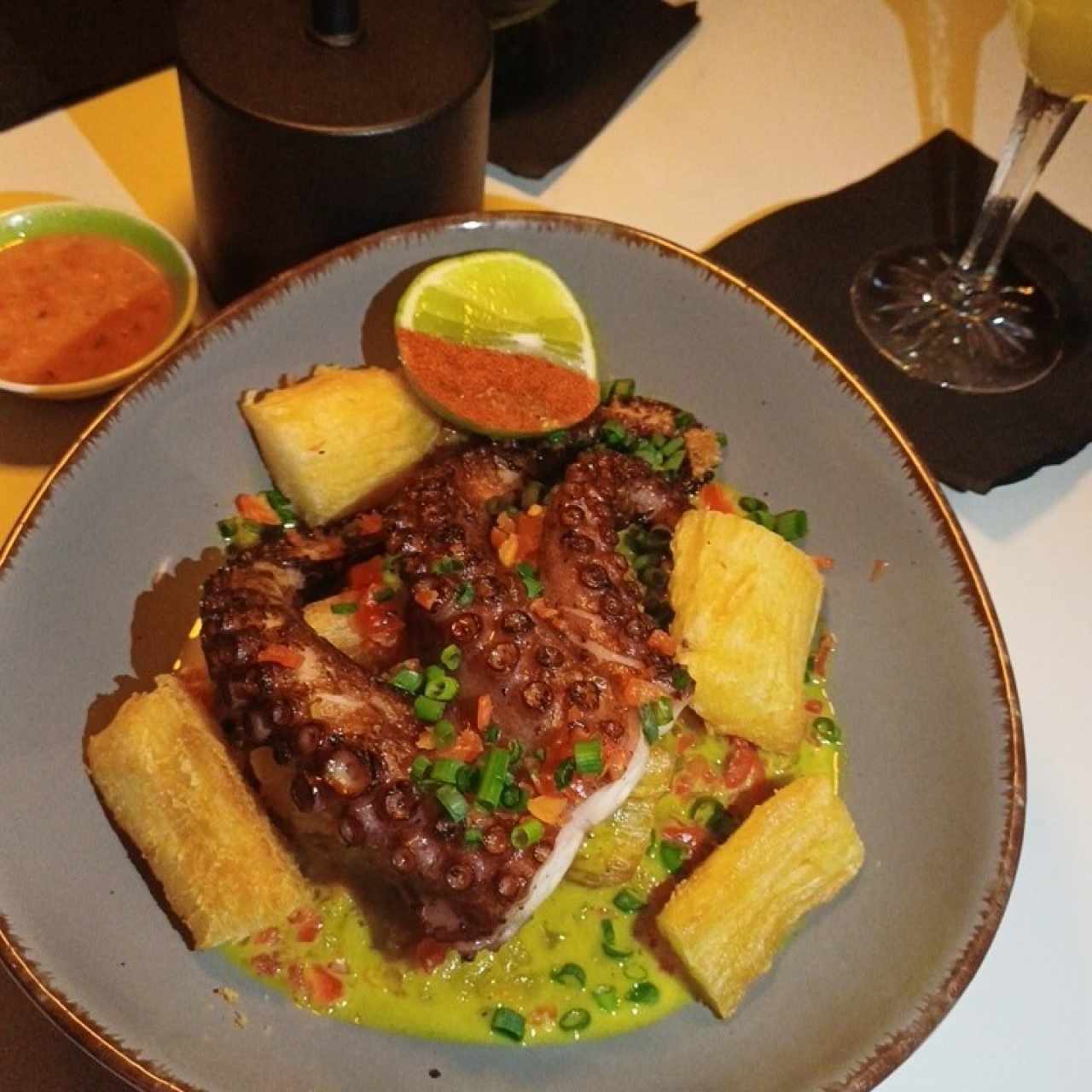 Plato Fuerte - Acocado de Pulpo.
