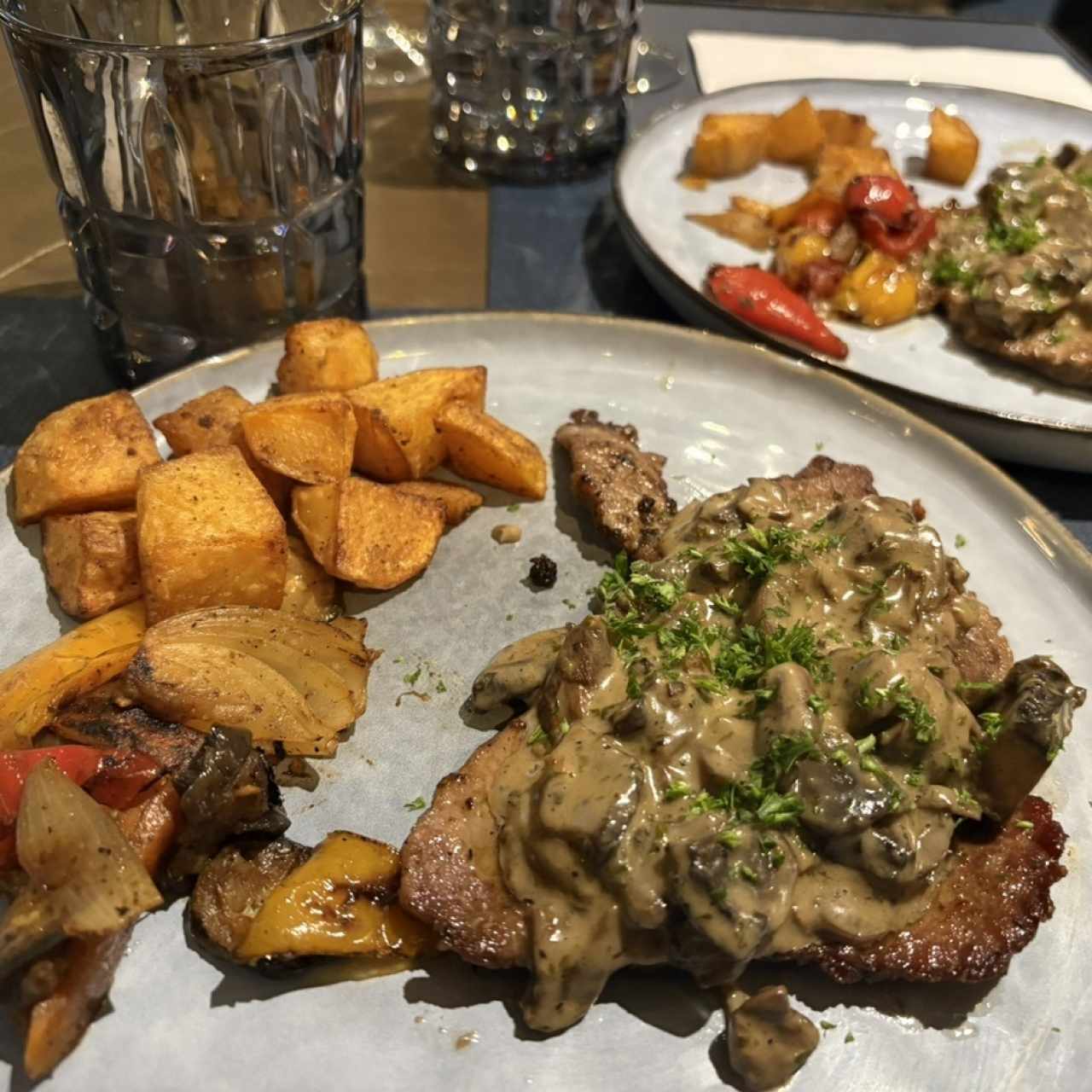 Scaloppina de res con hongos 