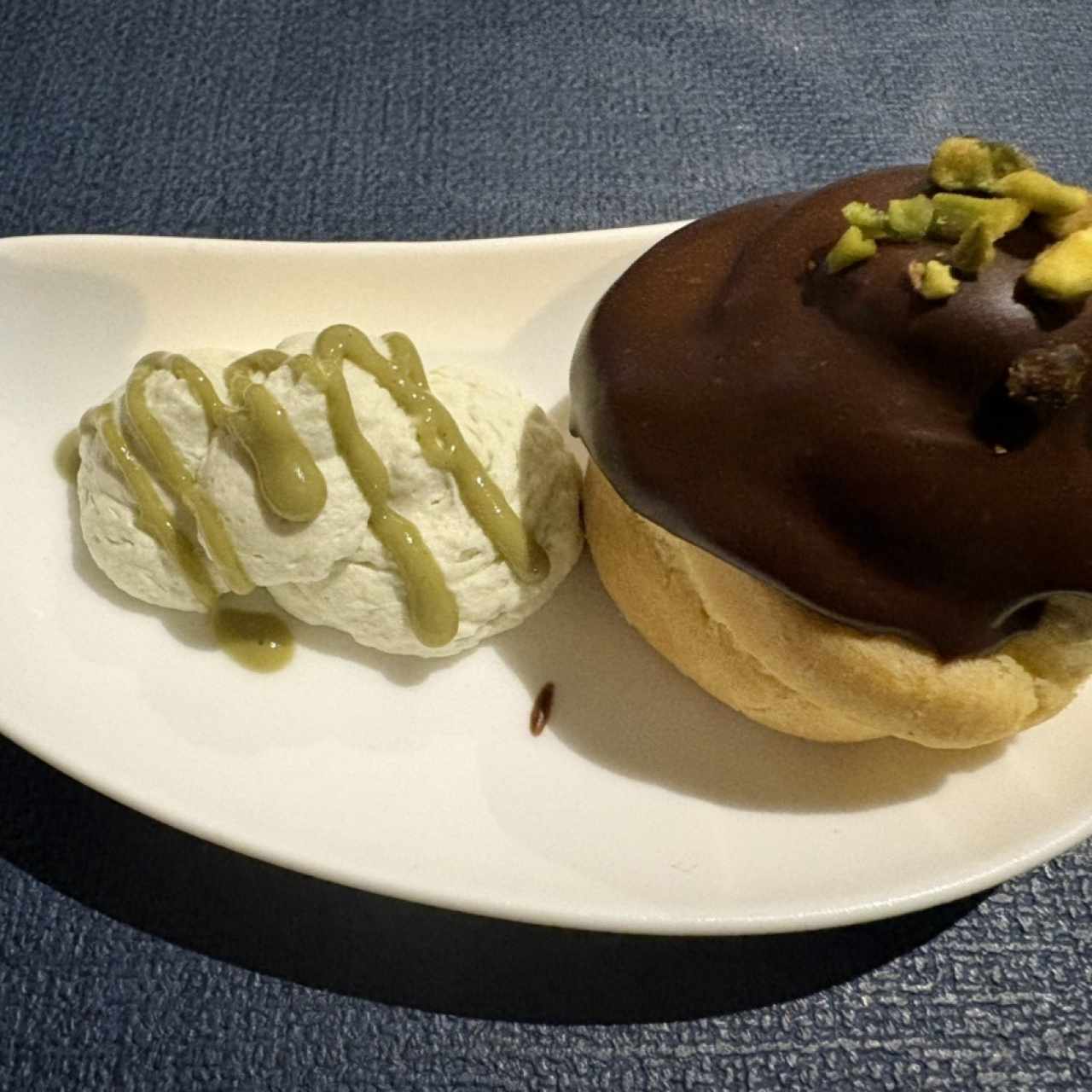 Profiterol relleno de crema de pistacho 