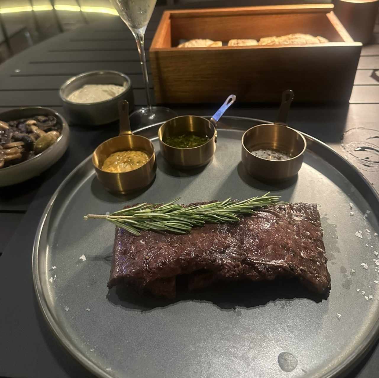 Outside skirt steak 12 oz (Entraña)