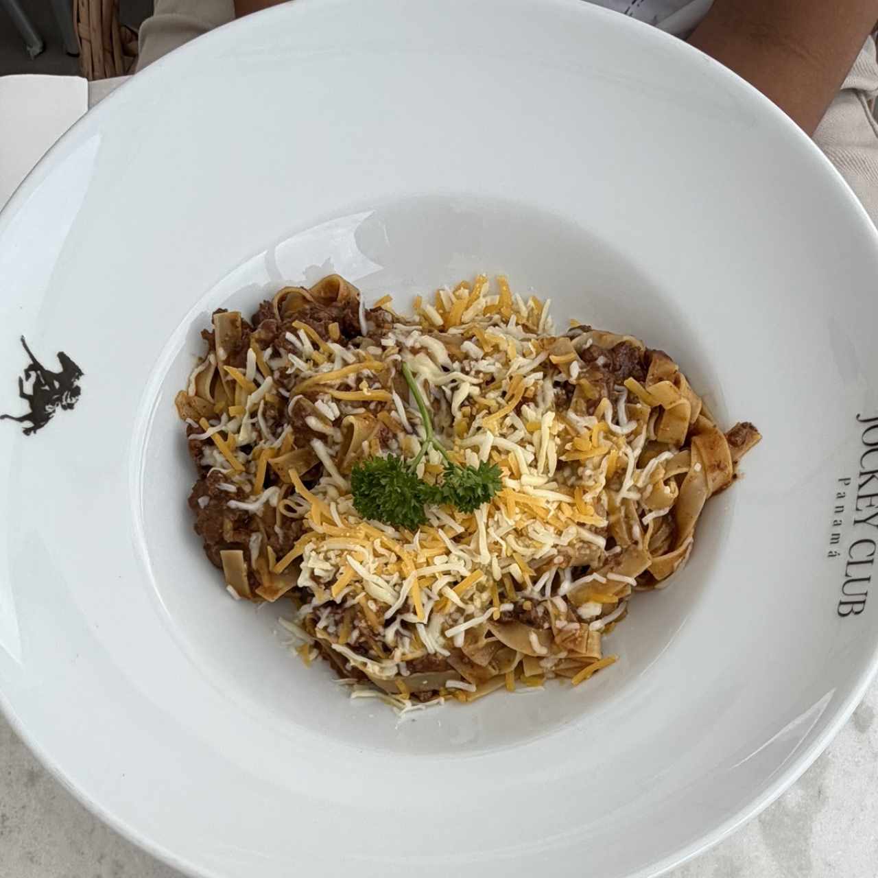 RIGATONI AL RAGÚ JOCKEY