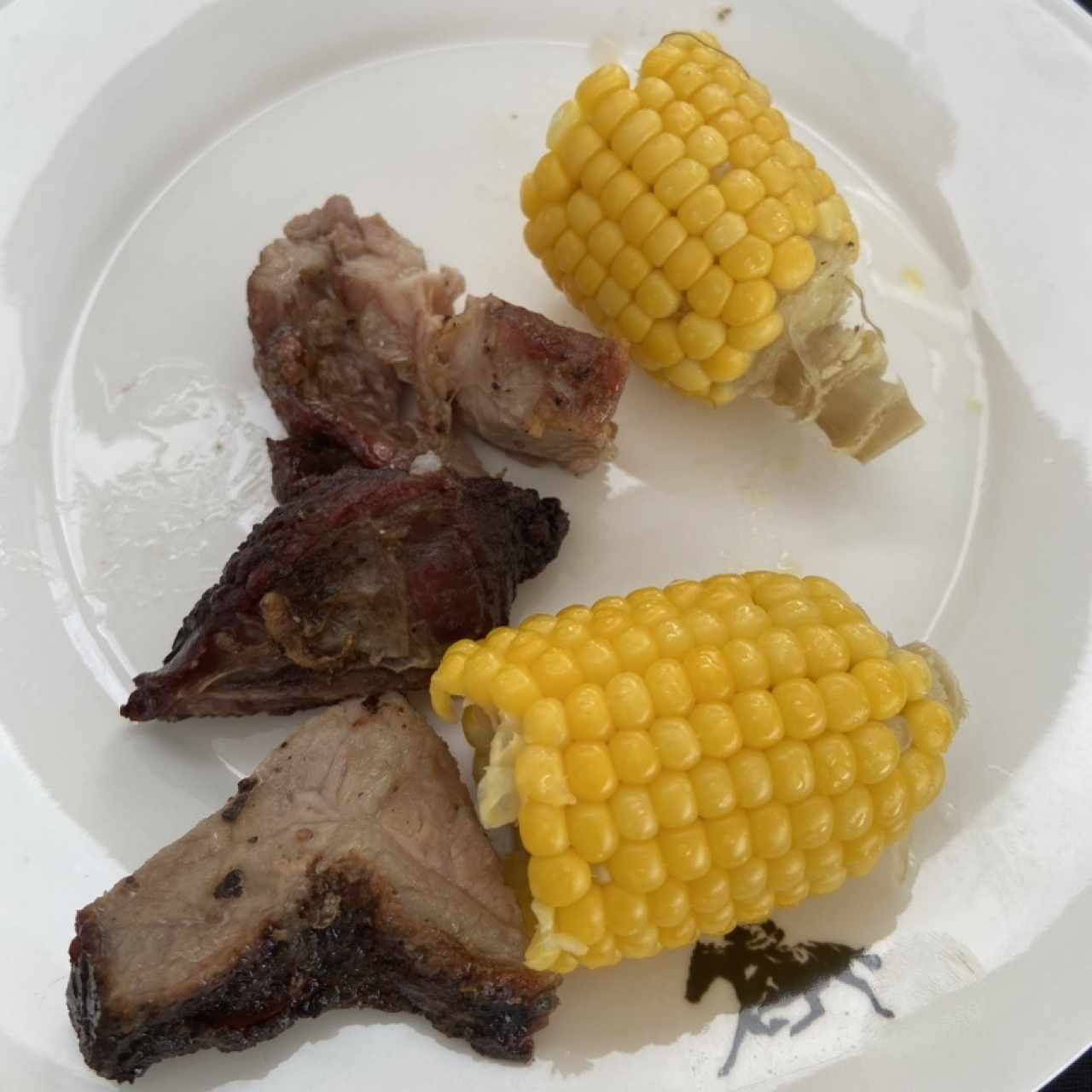 Costillas y maíz
