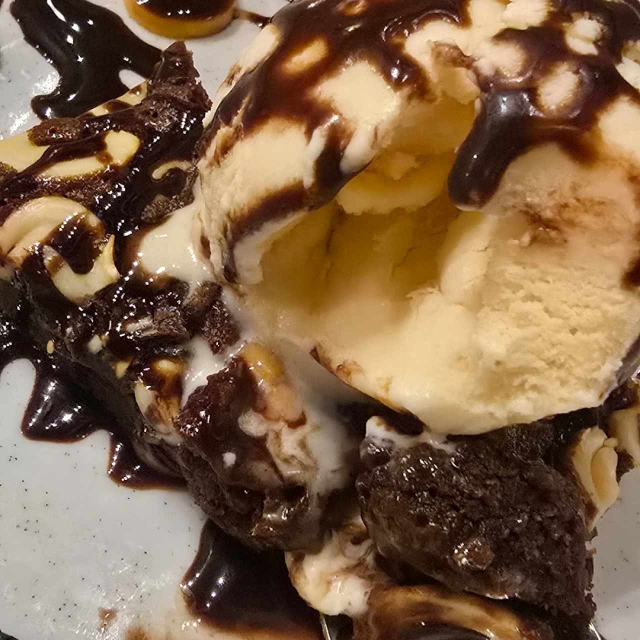 Calientito Brownie de Cashew y Helado