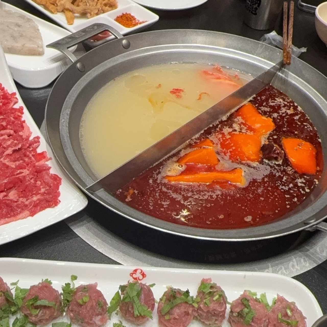 Caldo picante y de tomate 