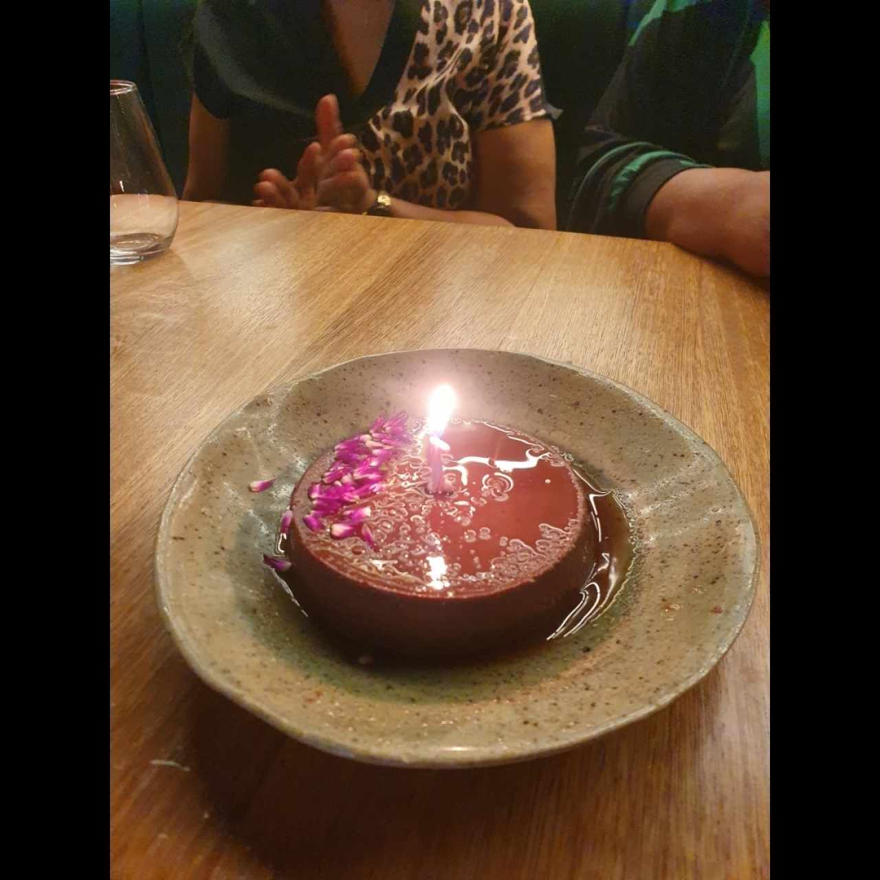 FLAN DE CHOCOLATE Y SALSA DE CAFÉ