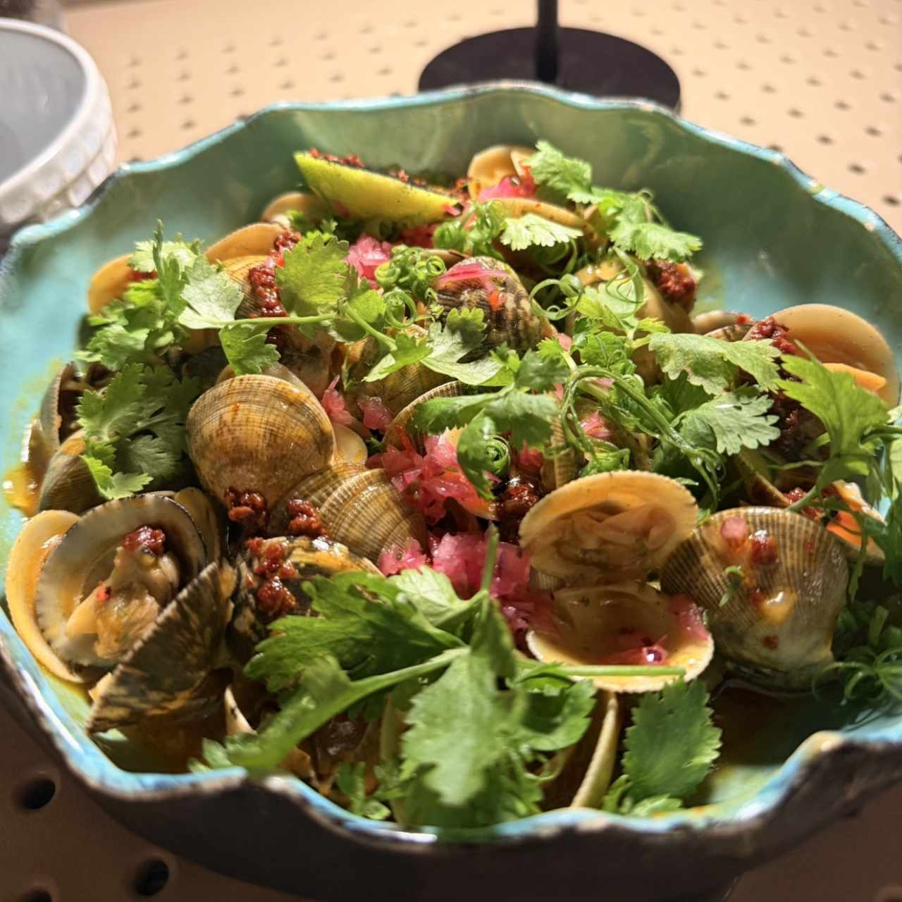 ALMEJITAS CON MANTEQUILLA DE AJO Y AJÍ CHOMBO