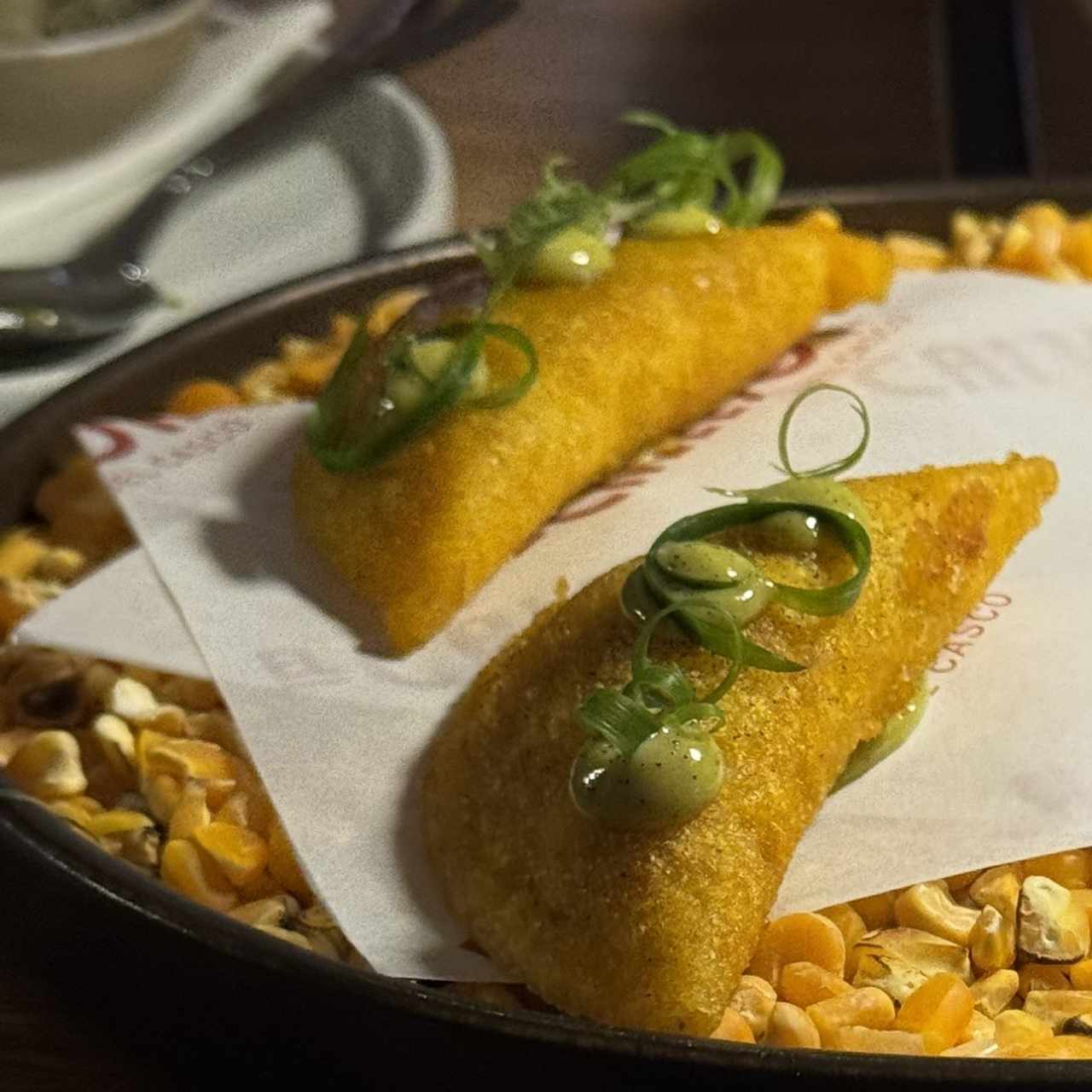 EMPANADITAS DE MAÍZ RELLENAS DE LECHÓN