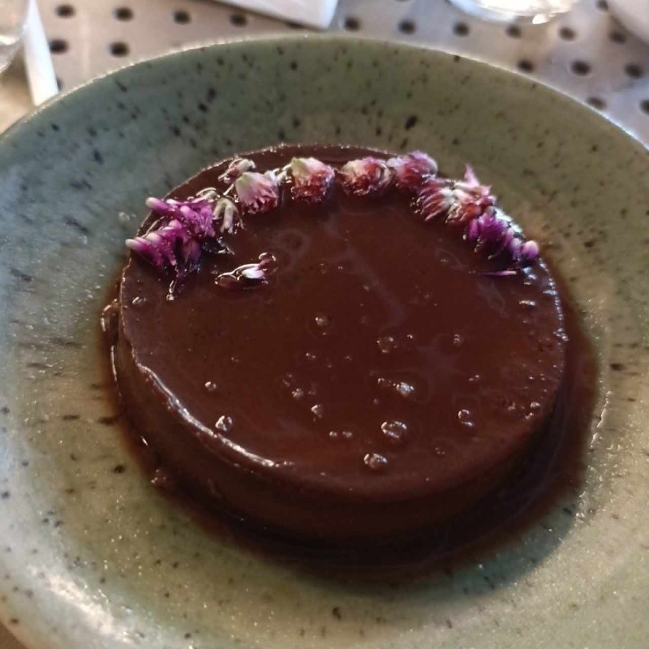 FLAN DE CHOCOLATE Y SALSA DE CAFÉ