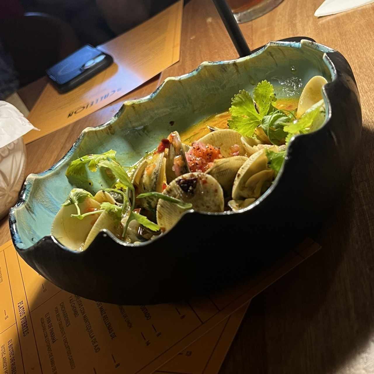 ALMEJITAS CON MANTEQUILLA DE AJO Y AJÍ CHOMBO