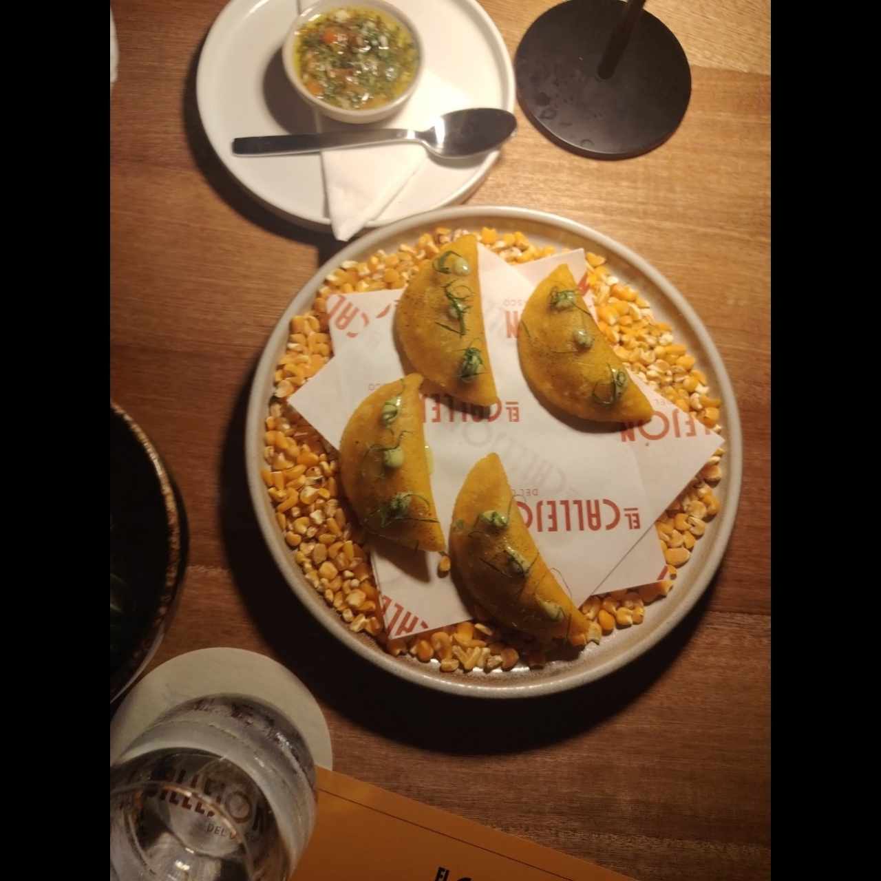 EMPANADITAS DE MAÍZ RELLENAS DE LECHÓN