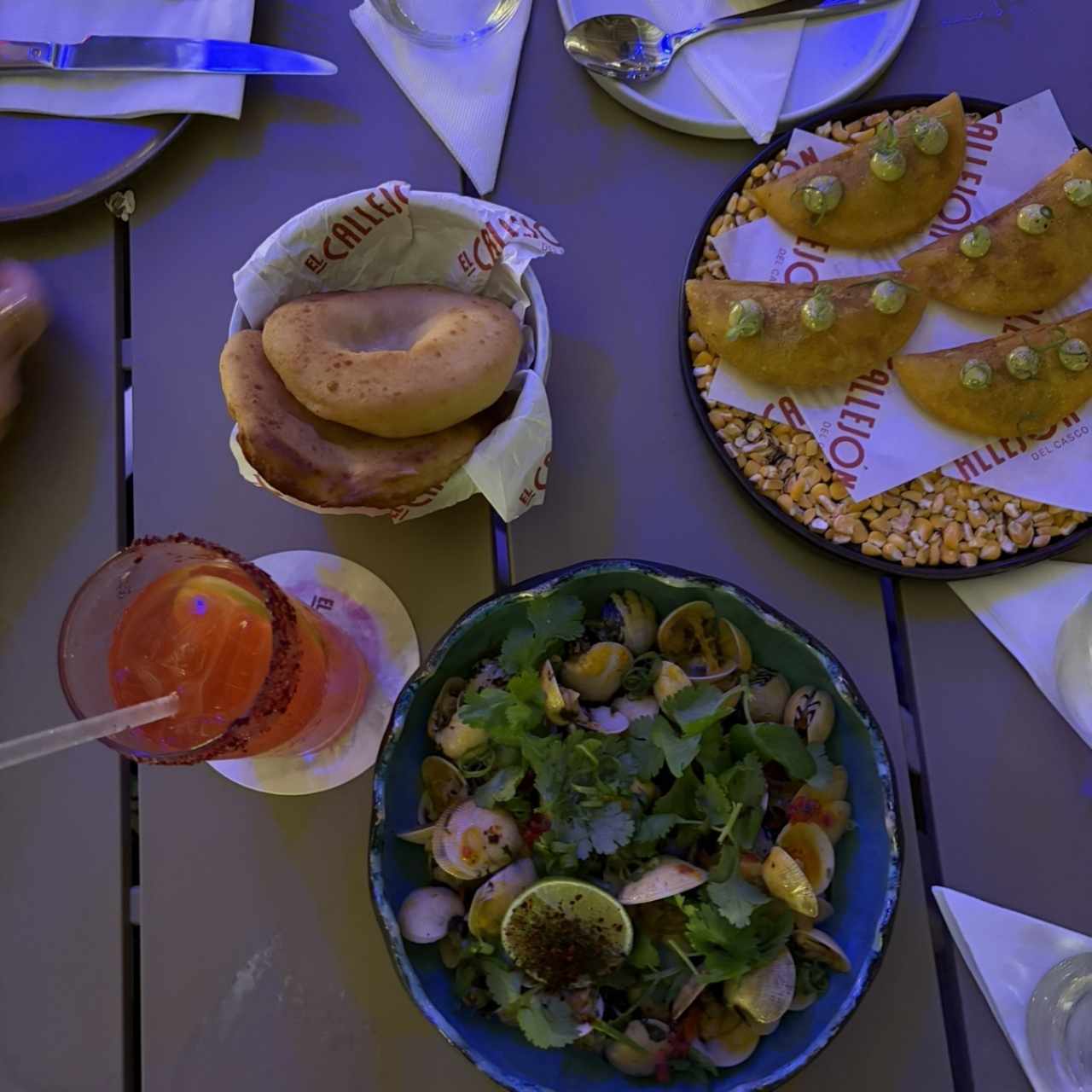ALMEJITAS CON MANTEQUILLA DE AJO Y AJÍ CHOMBO