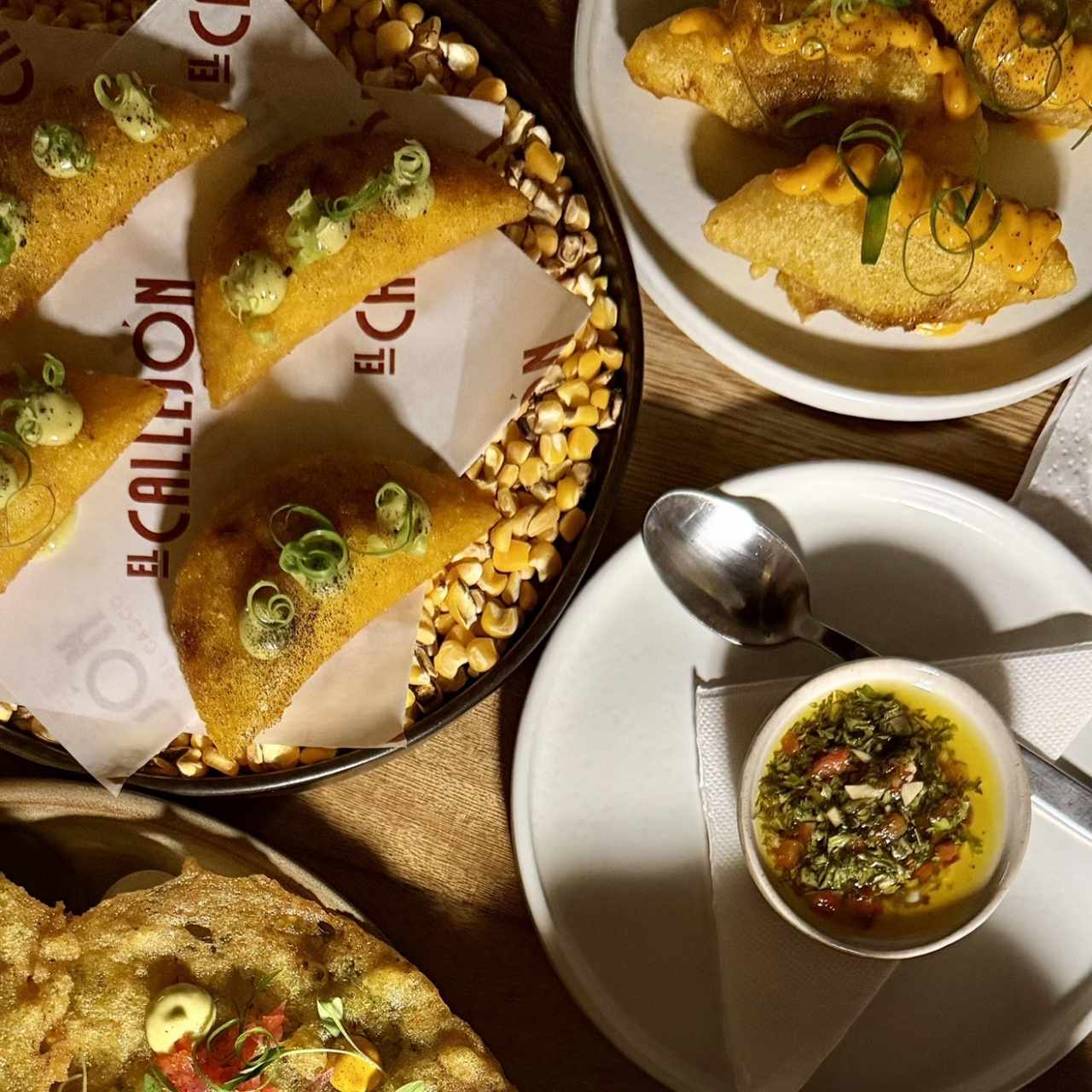 EMPANADITAS DE MAÍZ RELLENAS DE LECHÓN
